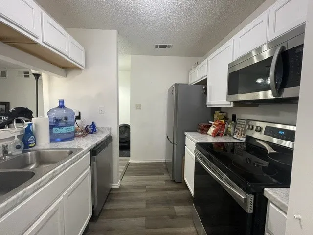 Condominium For Rent in Tarrant County , 1745 Crest Grove Drive, Arlington, Texas 76012, 2 Bedroom, 1 Bathroom, Garage spaces, 696 Sqft, built in 1983, mls#21395029, Real Estate Agent in Arlington, Homes For Rent in Tarrant county, Homes For Rent in Arlington, Realtor in Arlington Texas, Real Estate Brokerage Independent Realty Texas, Luminita Cordes Realtor