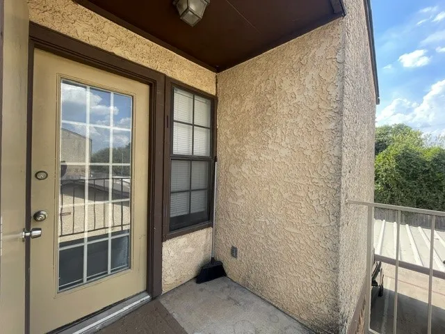 Condominium For Rent in Tarrant County , 1745 Crest Grove Drive, Arlington, Texas 76012, 2 Bedroom, 1 Bathroom, Garage spaces, 696 Sqft, built in 1983, mls#21395029, Real Estate Agent in Arlington, Homes For Rent in Tarrant county, Homes For Rent in Arlington, Realtor in Arlington Texas, Real Estate Brokerage Independent Realty Texas, Luminita Cordes Realtor