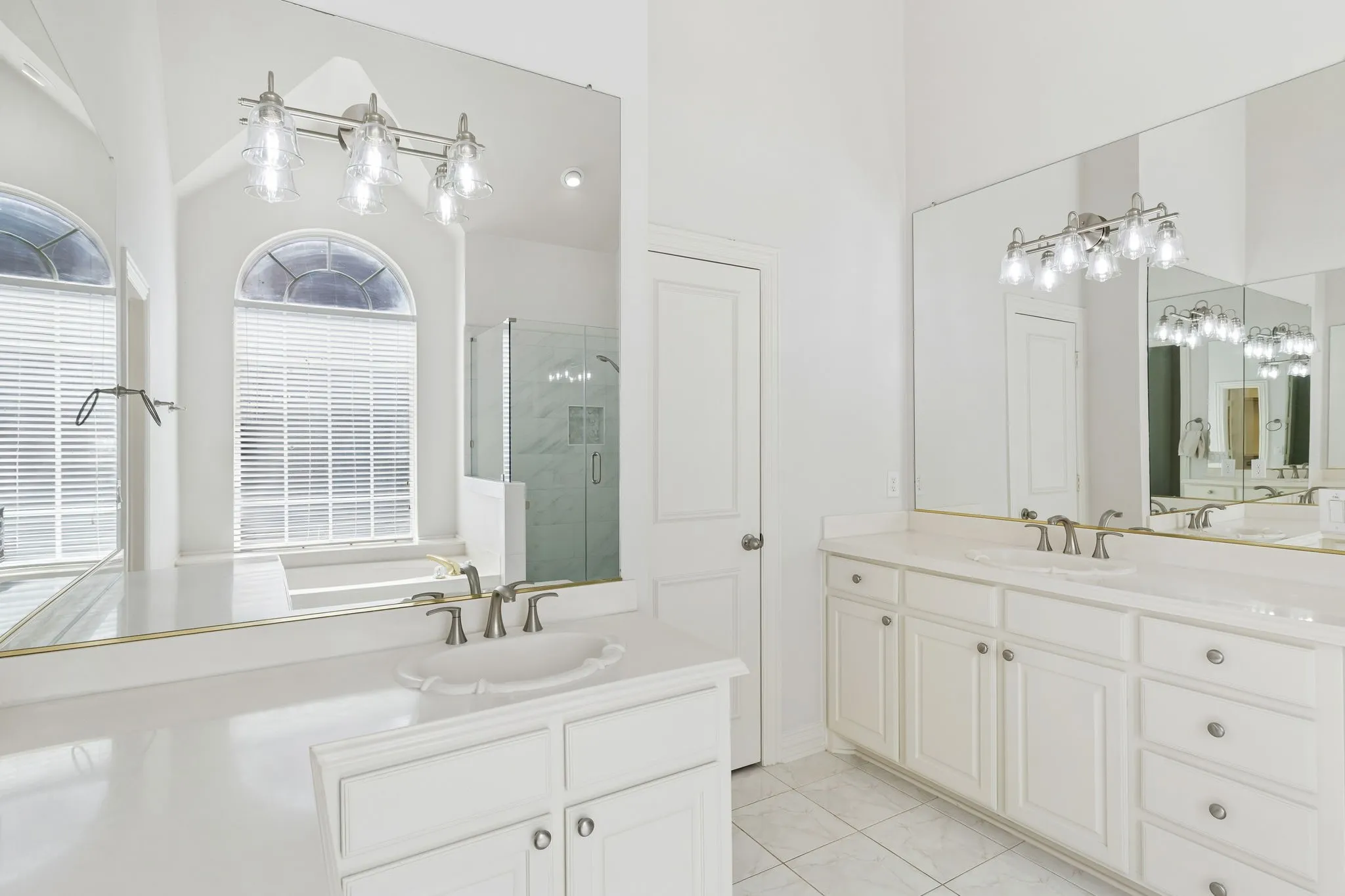Single Family Residence For Sale in Denton County , 4412 Crown Knoll Circle, Flower Mound, Texas 75028, 4 Bedroom, 4 Bathroom, 3 Garage spaces, 3,874 Sqft, built in 1996, mls#21392106, Real Estate Agent in Flower Mound, Homes For Sale in Denton county, Homes For Sale in Flower Mound, Realtor in Flower Mound Texas, Real Estate Brokerage Independent Realty Texas, Luminita Cordes Realtor
