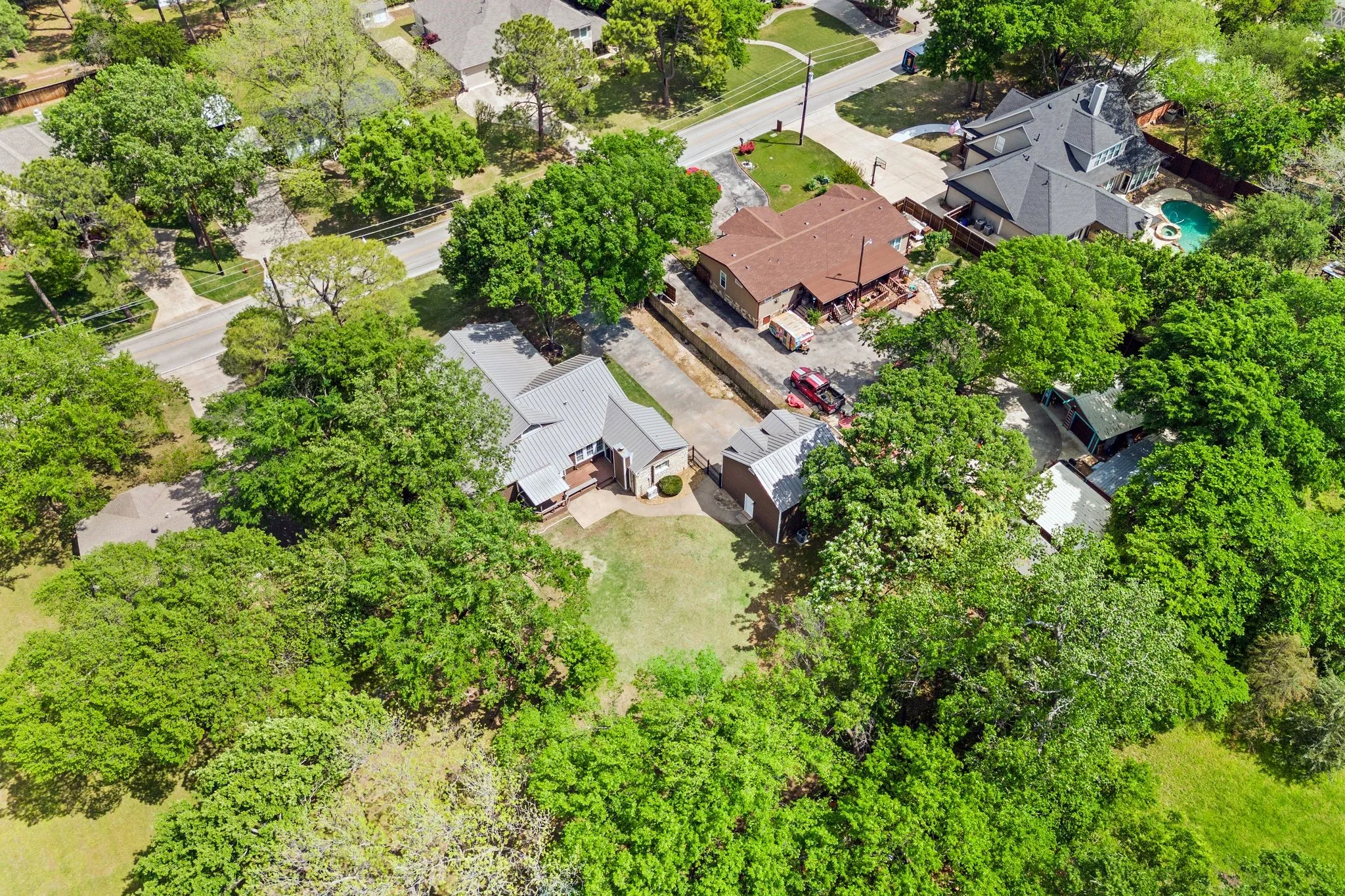 Birds eye view of property featuring a residential view