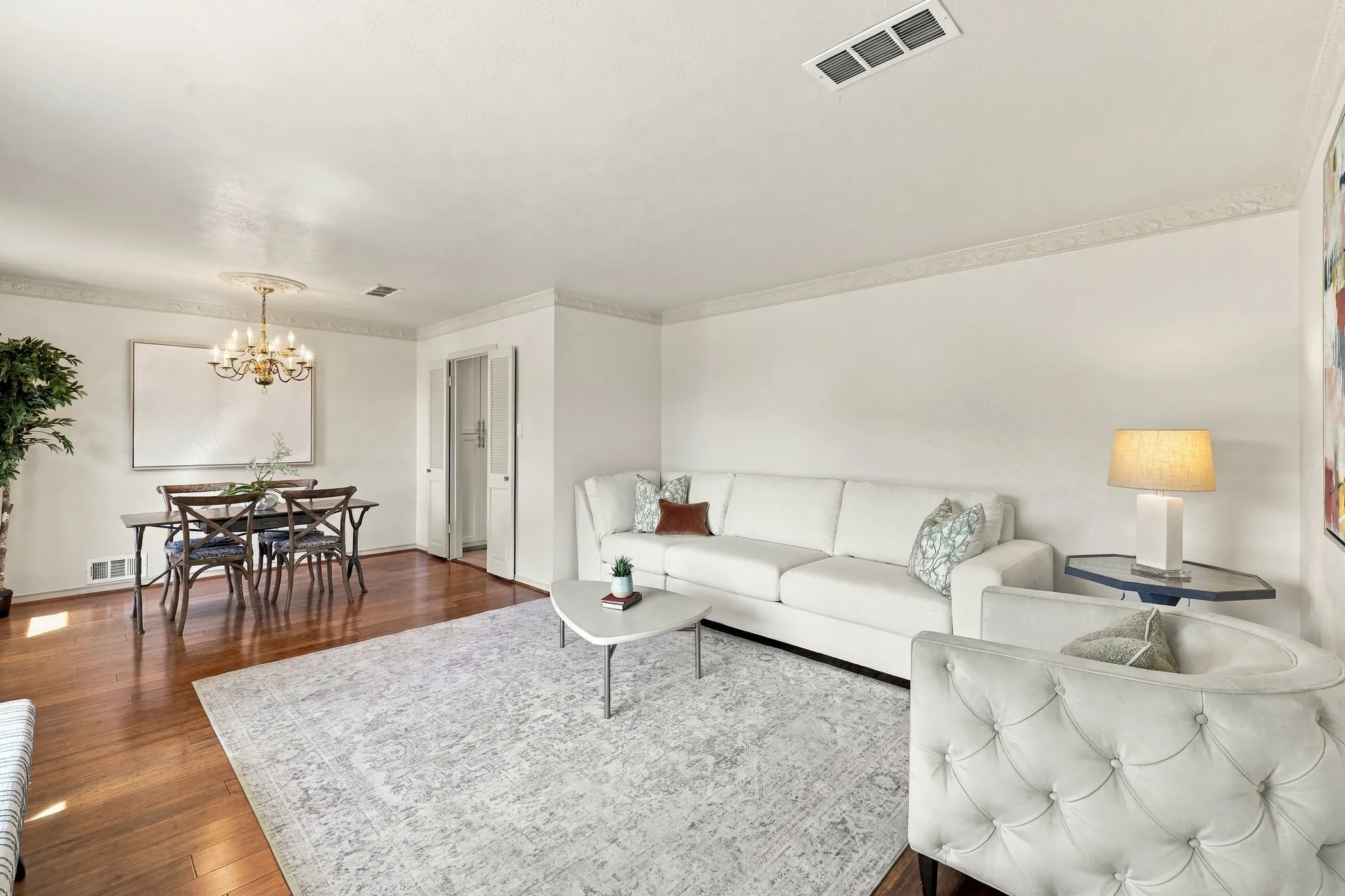 Single Family Residence For Sale in Dallas County , 9639 Brentgate Drive, Dallas, Texas 75238, 3 Bedroom, 2 Bathroom, 2 Garage spaces, 2,079 Sqft, built in 1965, mls#21394797, Real Estate Agent in Dallas, Homes For Sale in Dallas county, Homes For Sale in Dallas, Realtor in Dallas Texas, Real Estate Brokerage Independent Realty Texas, Luminita Cordes Realtor