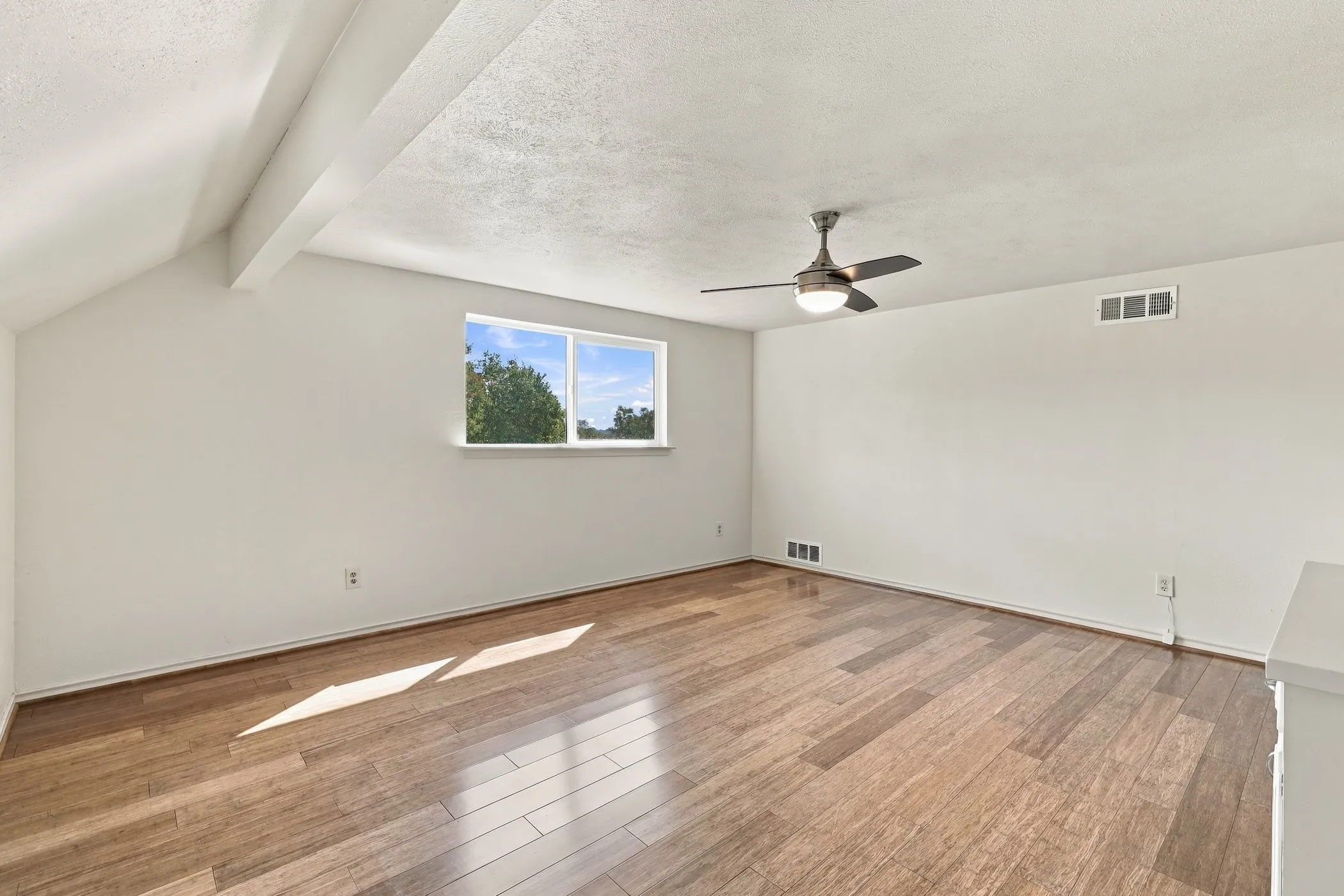 Single Family Residence For Sale in Dallas County , 9639 Brentgate Drive, Dallas, Texas 75238, 3 Bedroom, 2 Bathroom, 2 Garage spaces, 2,079 Sqft, built in 1965, mls#21394797, Real Estate Agent in Dallas, Homes For Sale in Dallas county, Homes For Sale in Dallas, Realtor in Dallas Texas, Real Estate Brokerage Independent Realty Texas, Luminita Cordes Realtor