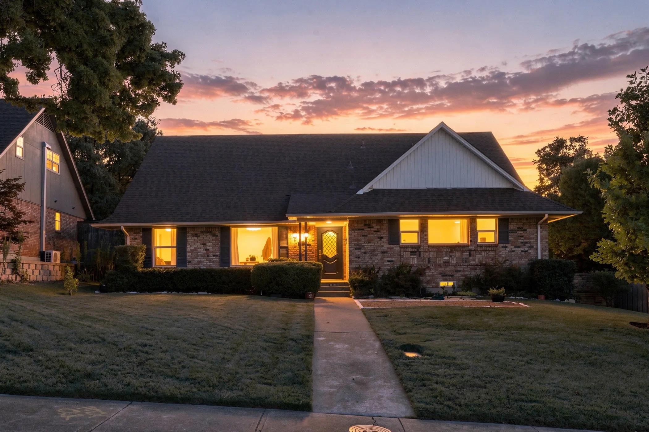 Single Family Residence For Sale in Dallas County , 9639 Brentgate Drive, Dallas, Texas 75238, 3 Bedroom, 2 Bathroom, 2 Garage spaces, 2,079 Sqft, built in 1965, mls#21394797, Real Estate Agent in Dallas, Homes For Sale in Dallas county, Homes For Sale in Dallas, Realtor in Dallas Texas, Real Estate Brokerage Independent Realty Texas, Luminita Cordes Realtor