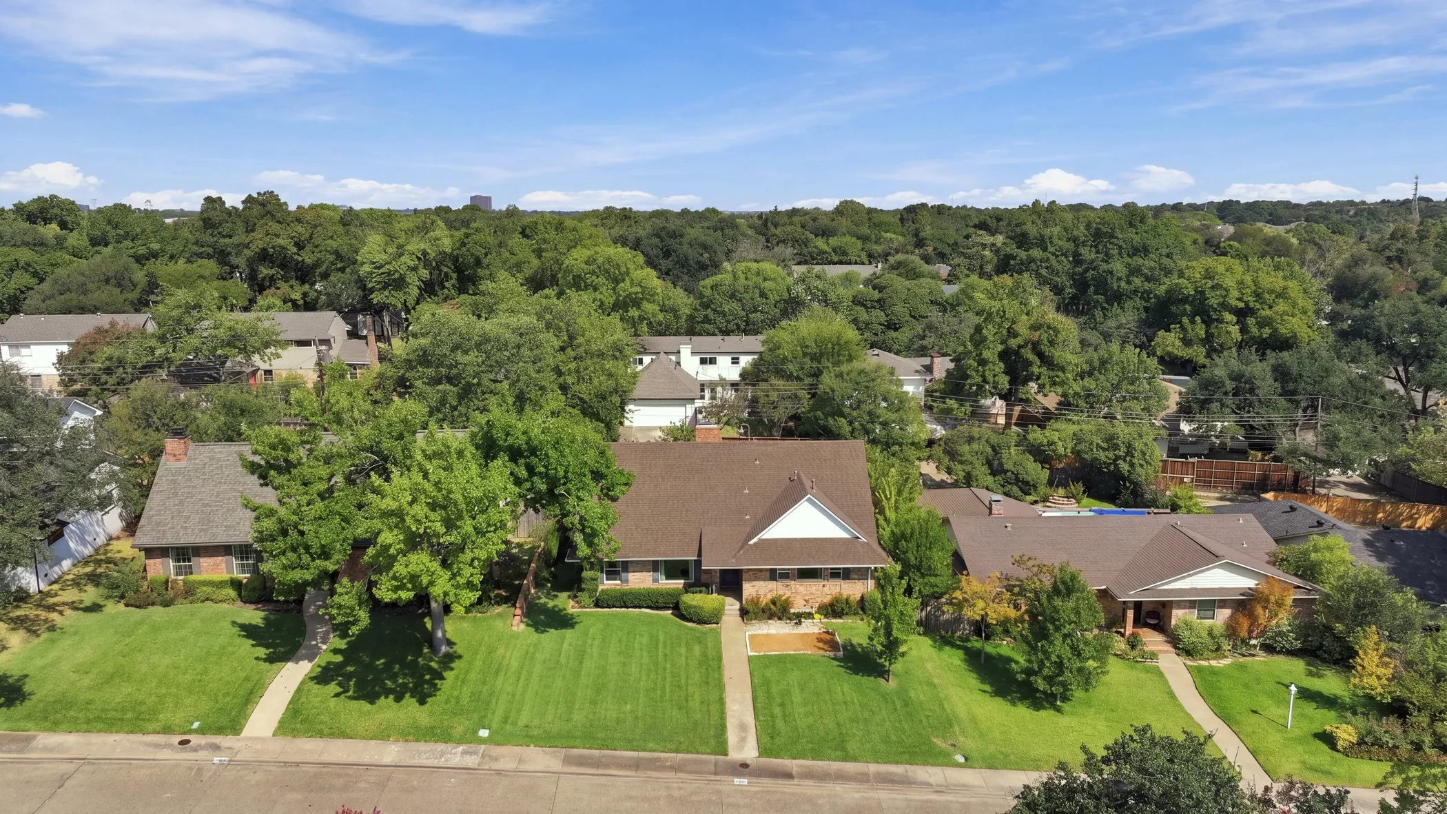 Single Family Residence For Sale in Dallas County , 9639 Brentgate Drive, Dallas, Texas 75238, 3 Bedroom, 2 Bathroom, 2 Garage spaces, 2,079 Sqft, built in 1965, mls#21394797, Real Estate Agent in Dallas, Homes For Sale in Dallas county, Homes For Sale in Dallas, Realtor in Dallas Texas, Real Estate Brokerage Independent Realty Texas, Luminita Cordes Realtor