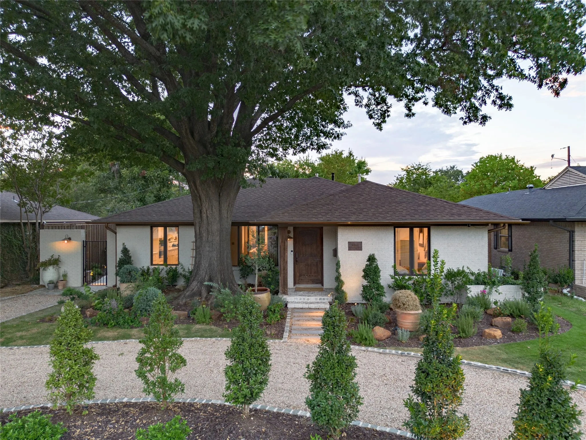 Single Family Residence For Sale in Dallas County , 6861 E Mockingbird Lane, Dallas, Texas 75214, 4 Bedroom, 2 Bathroom, Garage spaces, 2,257 Sqft, built in 1954, mls#21388846, Real Estate Agent in Dallas, Homes For Sale in Dallas county, Homes For Sale in Dallas, Realtor in Dallas Texas, Real Estate Brokerage Independent Realty Texas, Luminita Cordes Realtor