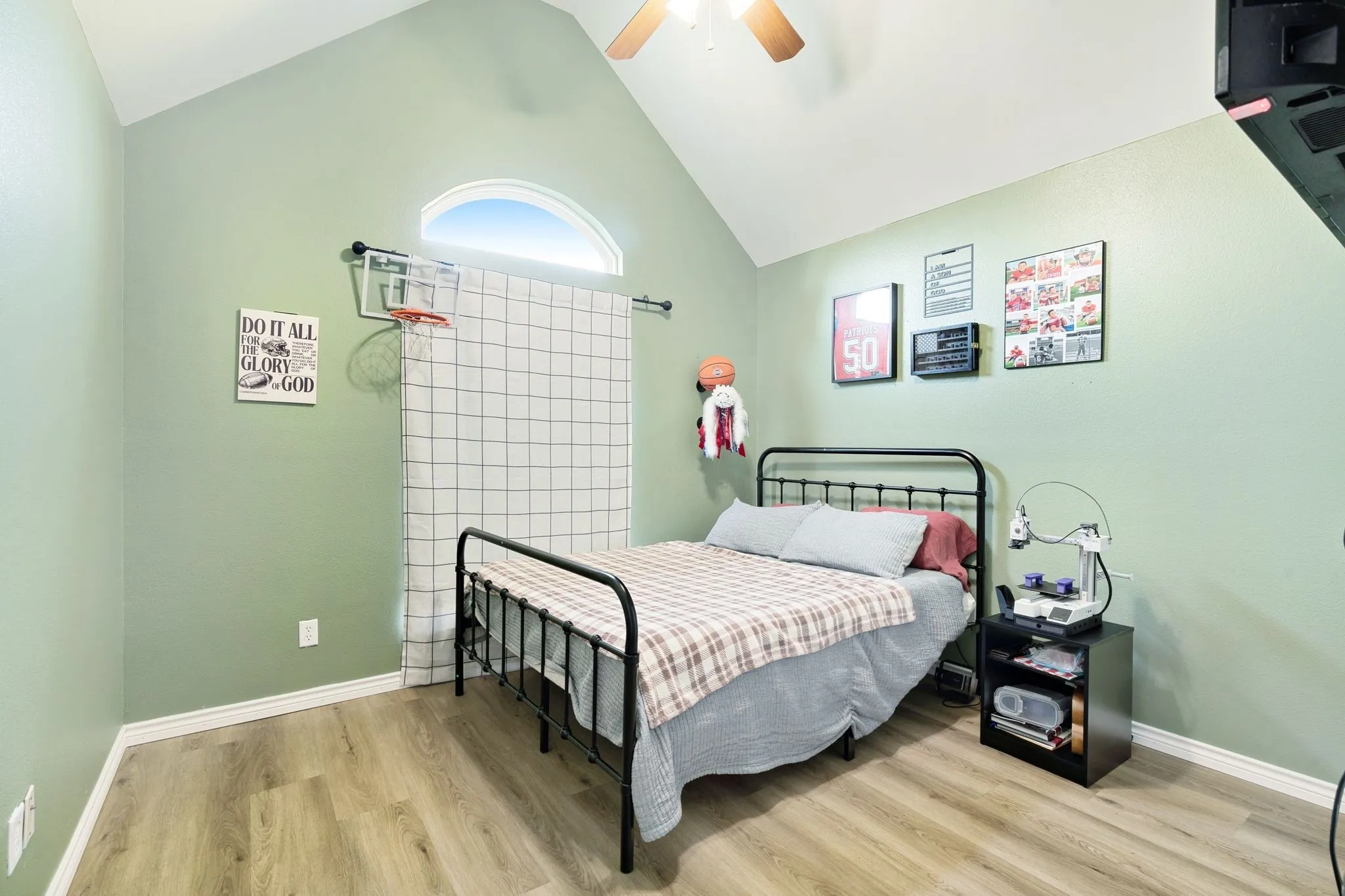 Single Family Residence For Sale in Lamar County , 720 Daniel Street, Blossom, Texas 75416, 3 Bedroom, 2 Bathroom, Garage spaces, 1,347 Sqft, built in 2009, mls#21395053, Real Estate Agent in Blossom, Homes For Sale in Lamar county, Homes For Sale in Blossom, Realtor in Blossom Texas, Real Estate Brokerage Independent Realty Texas, Luminita Cordes Realtor