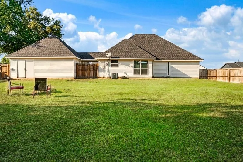 Single Family Residence For Sale in Lamar County , 720 Daniel Street, Blossom, Texas 75416, 3 Bedroom, 2 Bathroom, Garage spaces, 1,347 Sqft, built in 2009, mls#21395053, Real Estate Agent in Blossom, Homes For Sale in Lamar county, Homes For Sale in Blossom, Realtor in Blossom Texas, Real Estate Brokerage Independent Realty Texas, Luminita Cordes Realtor