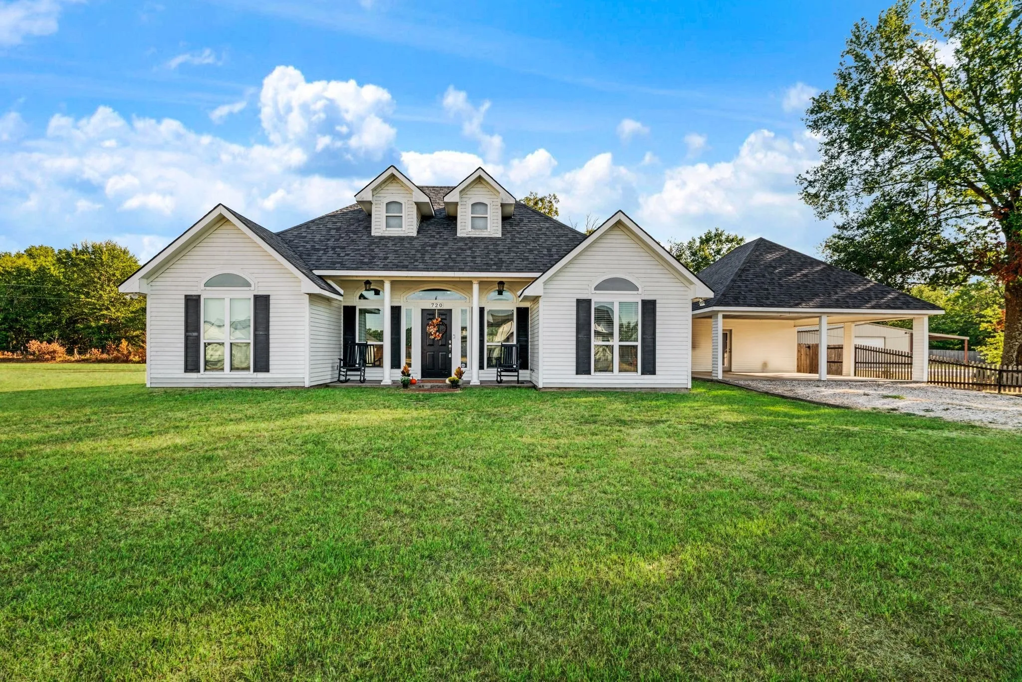 Single Family Residence For Sale in Lamar County , 720 Daniel Street, Blossom, Texas 75416, 3 Bedroom, 2 Bathroom, Garage spaces, 1,347 Sqft, built in 2009, mls#21395053, Real Estate Agent in Blossom, Homes For Sale in Lamar county, Homes For Sale in Blossom, Realtor in Blossom Texas, Real Estate Brokerage Independent Realty Texas, Luminita Cordes Realtor