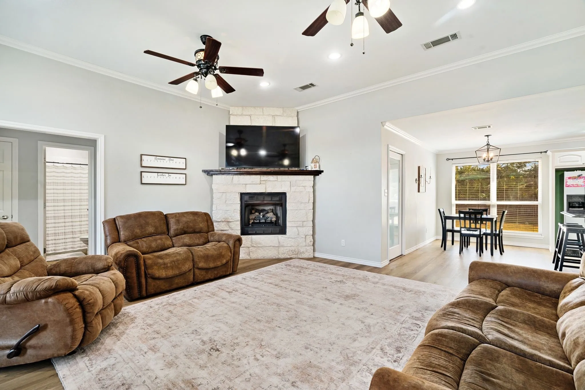Single Family Residence For Sale in Lamar County , 720 Daniel Street, Blossom, Texas 75416, 3 Bedroom, 2 Bathroom, Garage spaces, 1,347 Sqft, built in 2009, mls#21395053, Real Estate Agent in Blossom, Homes For Sale in Lamar county, Homes For Sale in Blossom, Realtor in Blossom Texas, Real Estate Brokerage Independent Realty Texas, Luminita Cordes Realtor