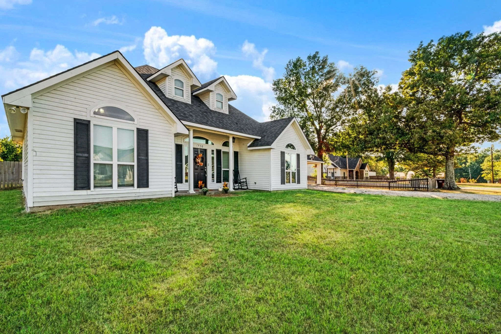 Single Family Residence For Sale in Lamar County , 720 Daniel Street, Blossom, Texas 75416, 3 Bedroom, 2 Bathroom, Garage spaces, 1,347 Sqft, built in 2009, mls#21395053, Real Estate Agent in Blossom, Homes For Sale in Lamar county, Homes For Sale in Blossom, Realtor in Blossom Texas, Real Estate Brokerage Independent Realty Texas, Luminita Cordes Realtor