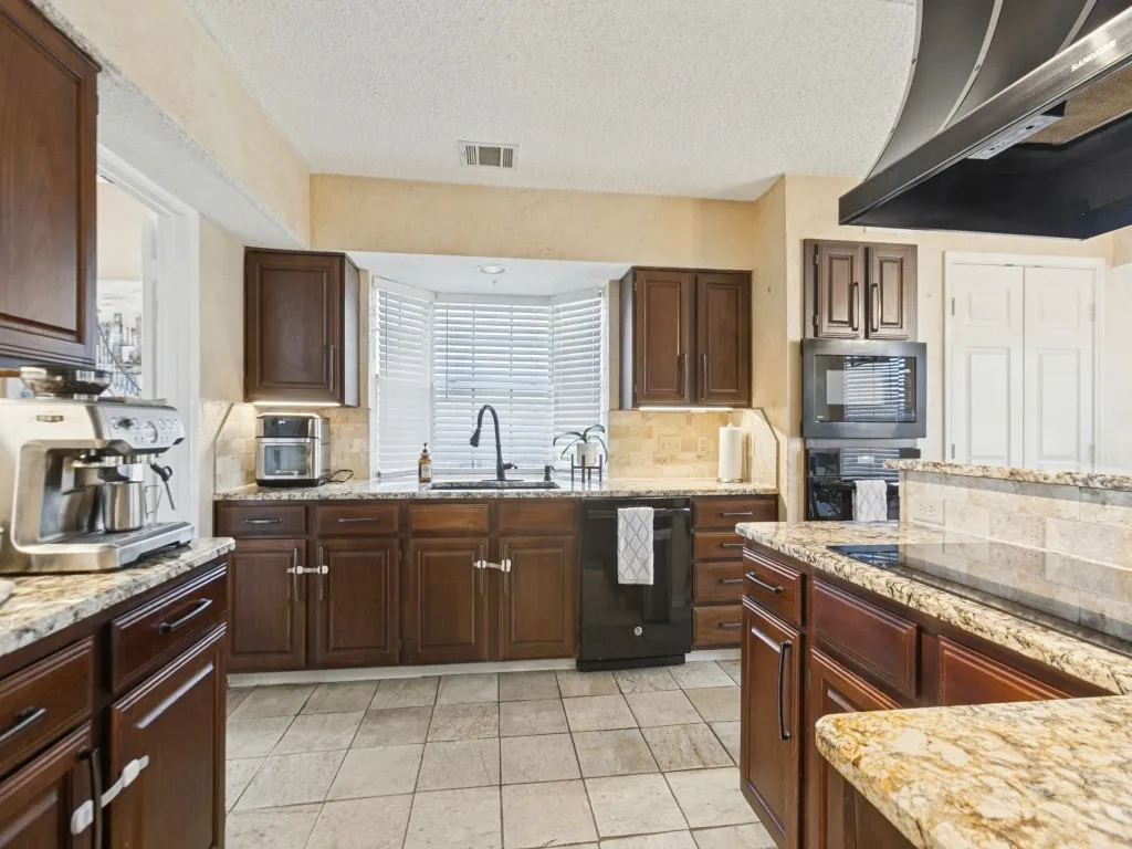 Spacious Kitchen
