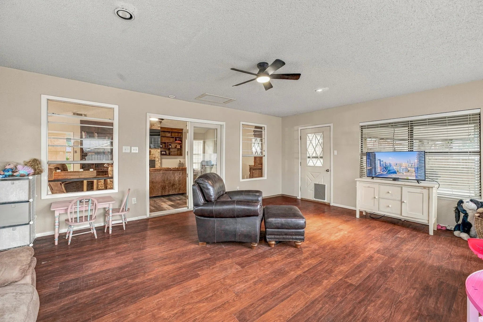 Single Family Residence For Sale in Erath County , 1190 N Charlotte Avenue, Stephenville, Texas 76401, 3 Bedroom, 2 Bathroom, 2 Garage spaces, 2,341 Sqft, built in 1976, mls#21394902, Real Estate Agent in Stephenville, Homes For Sale in Erath county, Homes For Sale in Stephenville, Realtor in Stephenville Texas, Real Estate Brokerage Independent Realty Texas, Luminita Cordes Realtor