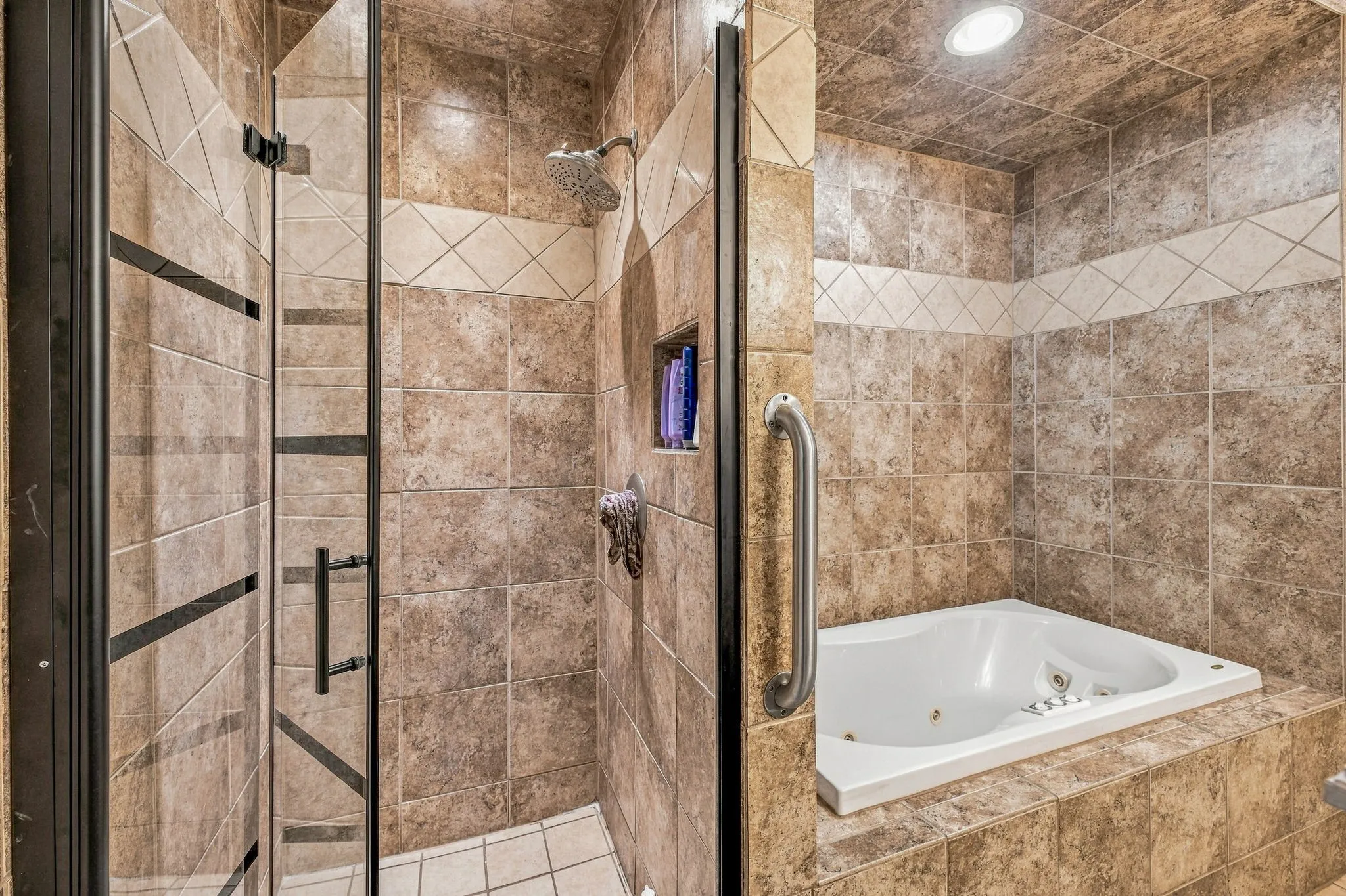 Single Family Residence For Sale in Erath County , 1190 N Charlotte Avenue, Stephenville, Texas 76401, 3 Bedroom, 2 Bathroom, 2 Garage spaces, 2,341 Sqft, built in 1976, mls#21394902, Real Estate Agent in Stephenville, Homes For Sale in Erath county, Homes For Sale in Stephenville, Realtor in Stephenville Texas, Real Estate Brokerage Independent Realty Texas, Luminita Cordes Realtor