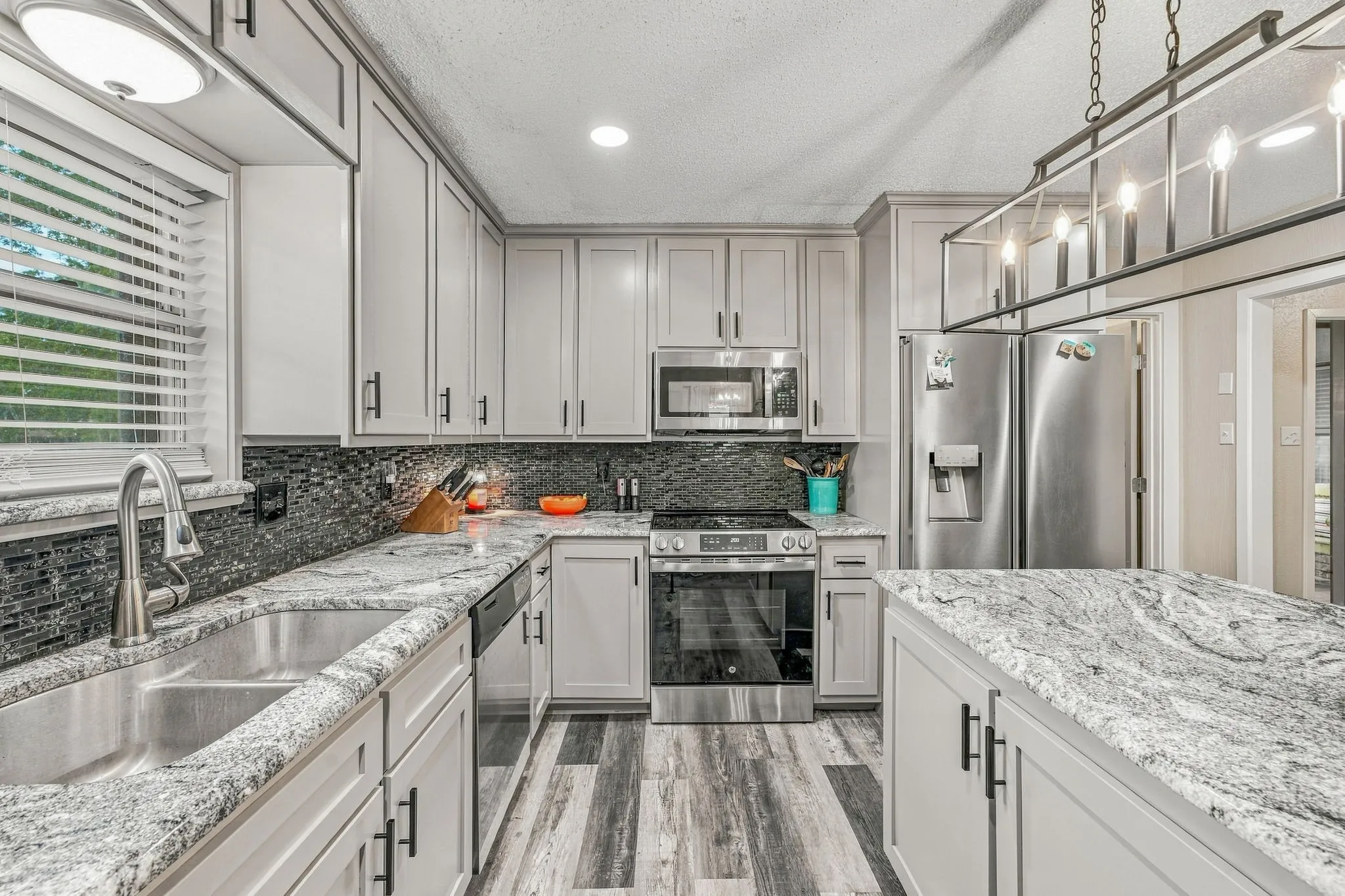 Single Family Residence For Sale in Erath County , 1190 N Charlotte Avenue, Stephenville, Texas 76401, 3 Bedroom, 2 Bathroom, 2 Garage spaces, 2,341 Sqft, built in 1976, mls#21394902, Real Estate Agent in Stephenville, Homes For Sale in Erath county, Homes For Sale in Stephenville, Realtor in Stephenville Texas, Real Estate Brokerage Independent Realty Texas, Luminita Cordes Realtor