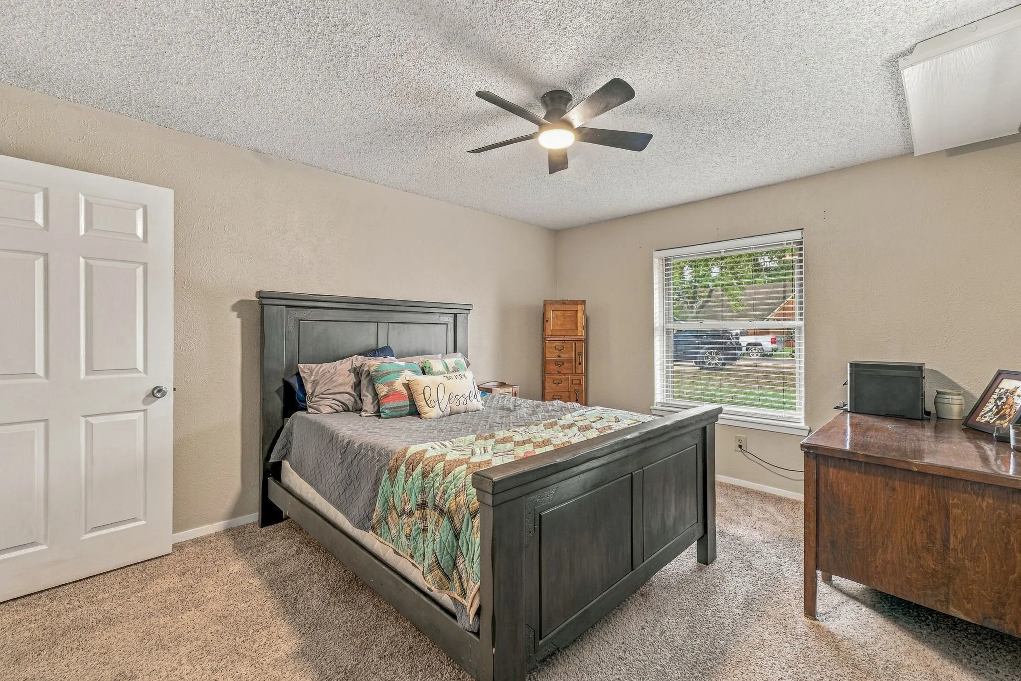 Single Family Residence For Sale in Erath County , 1190 N Charlotte Avenue, Stephenville, Texas 76401, 3 Bedroom, 2 Bathroom, 2 Garage spaces, 2,341 Sqft, built in 1976, mls#21394902, Real Estate Agent in Stephenville, Homes For Sale in Erath county, Homes For Sale in Stephenville, Realtor in Stephenville Texas, Real Estate Brokerage Independent Realty Texas, Luminita Cordes Realtor