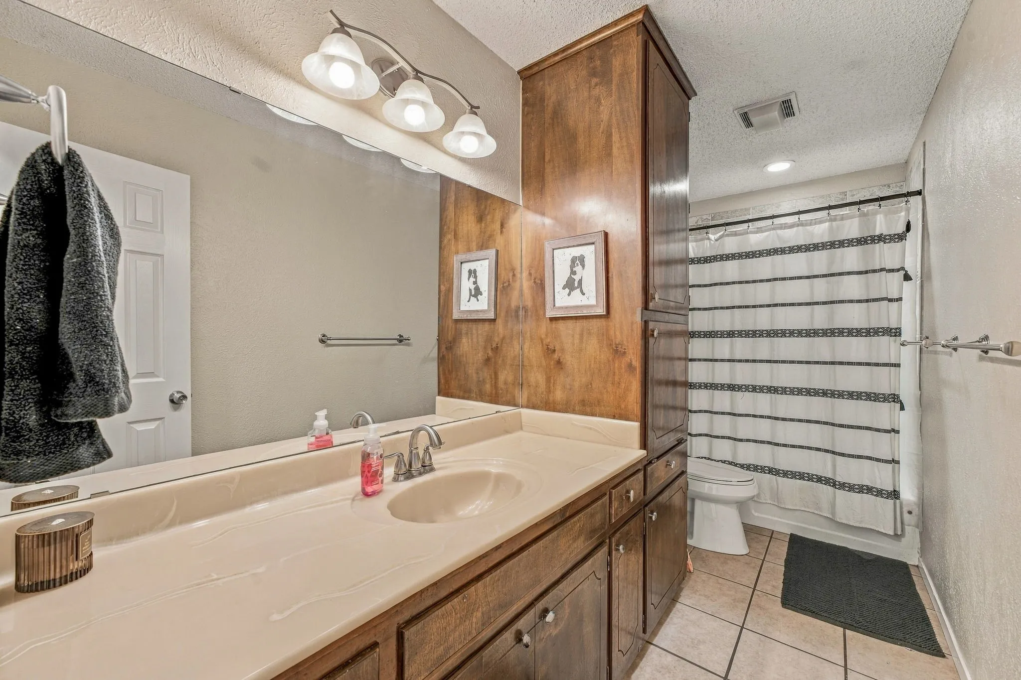 Single Family Residence For Sale in Erath County , 1190 N Charlotte Avenue, Stephenville, Texas 76401, 3 Bedroom, 2 Bathroom, 2 Garage spaces, 2,341 Sqft, built in 1976, mls#21394902, Real Estate Agent in Stephenville, Homes For Sale in Erath county, Homes For Sale in Stephenville, Realtor in Stephenville Texas, Real Estate Brokerage Independent Realty Texas, Luminita Cordes Realtor