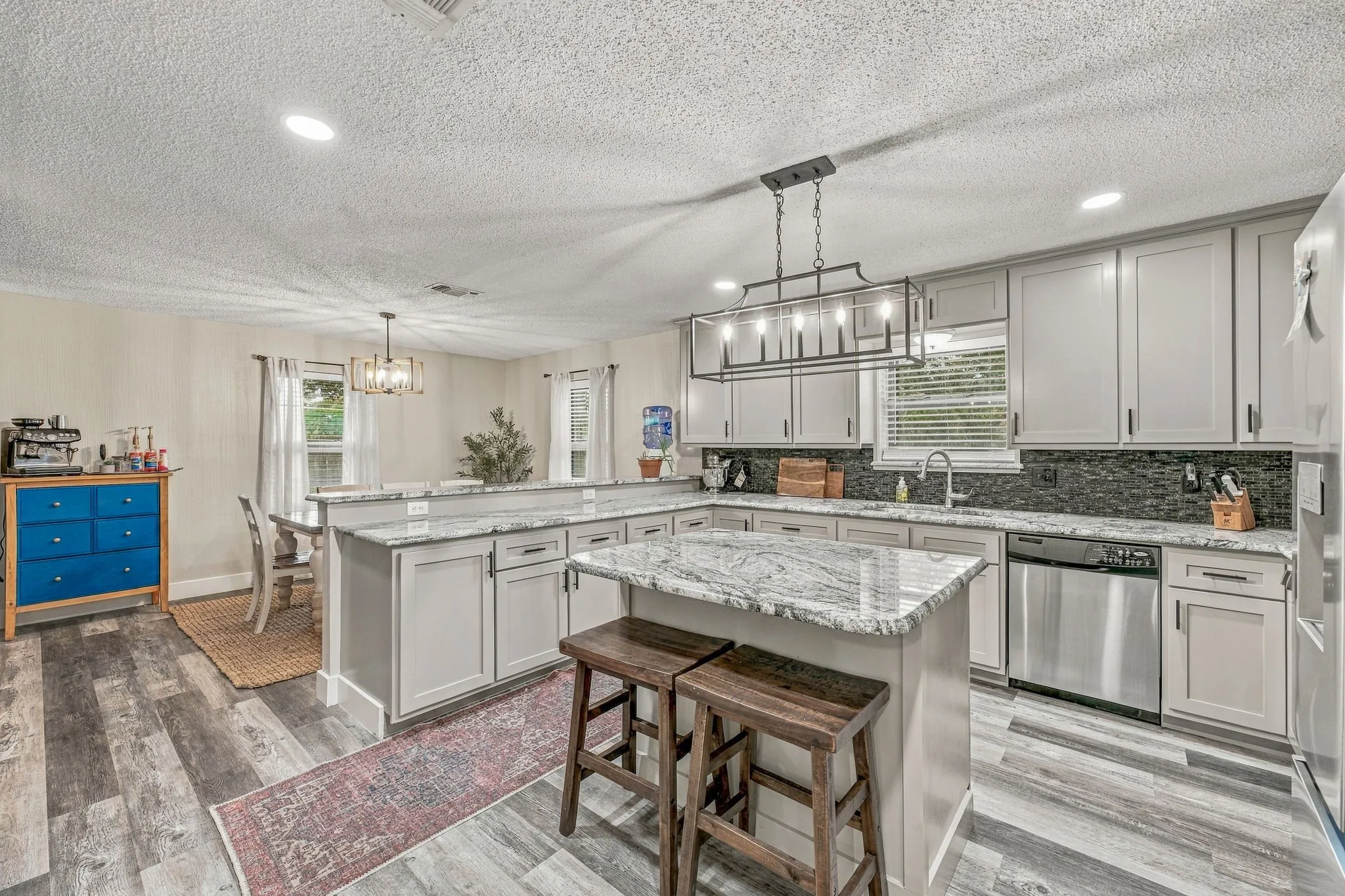 Single Family Residence For Sale in Erath County , 1190 N Charlotte Avenue, Stephenville, Texas 76401, 3 Bedroom, 2 Bathroom, 2 Garage spaces, 2,341 Sqft, built in 1976, mls#21394902, Real Estate Agent in Stephenville, Homes For Sale in Erath county, Homes For Sale in Stephenville, Realtor in Stephenville Texas, Real Estate Brokerage Independent Realty Texas, Luminita Cordes Realtor