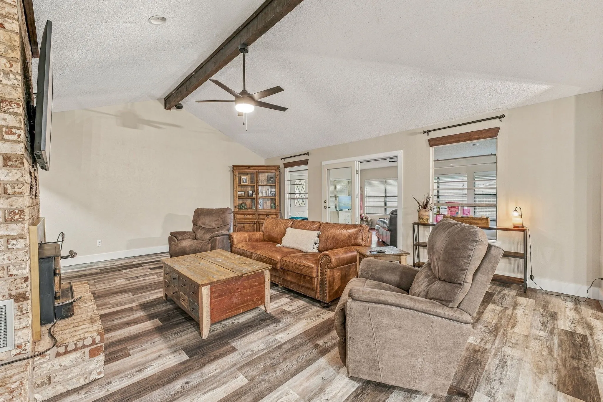 Single Family Residence For Sale in Erath County , 1190 N Charlotte Avenue, Stephenville, Texas 76401, 3 Bedroom, 2 Bathroom, 2 Garage spaces, 2,341 Sqft, built in 1976, mls#21394902, Real Estate Agent in Stephenville, Homes For Sale in Erath county, Homes For Sale in Stephenville, Realtor in Stephenville Texas, Real Estate Brokerage Independent Realty Texas, Luminita Cordes Realtor