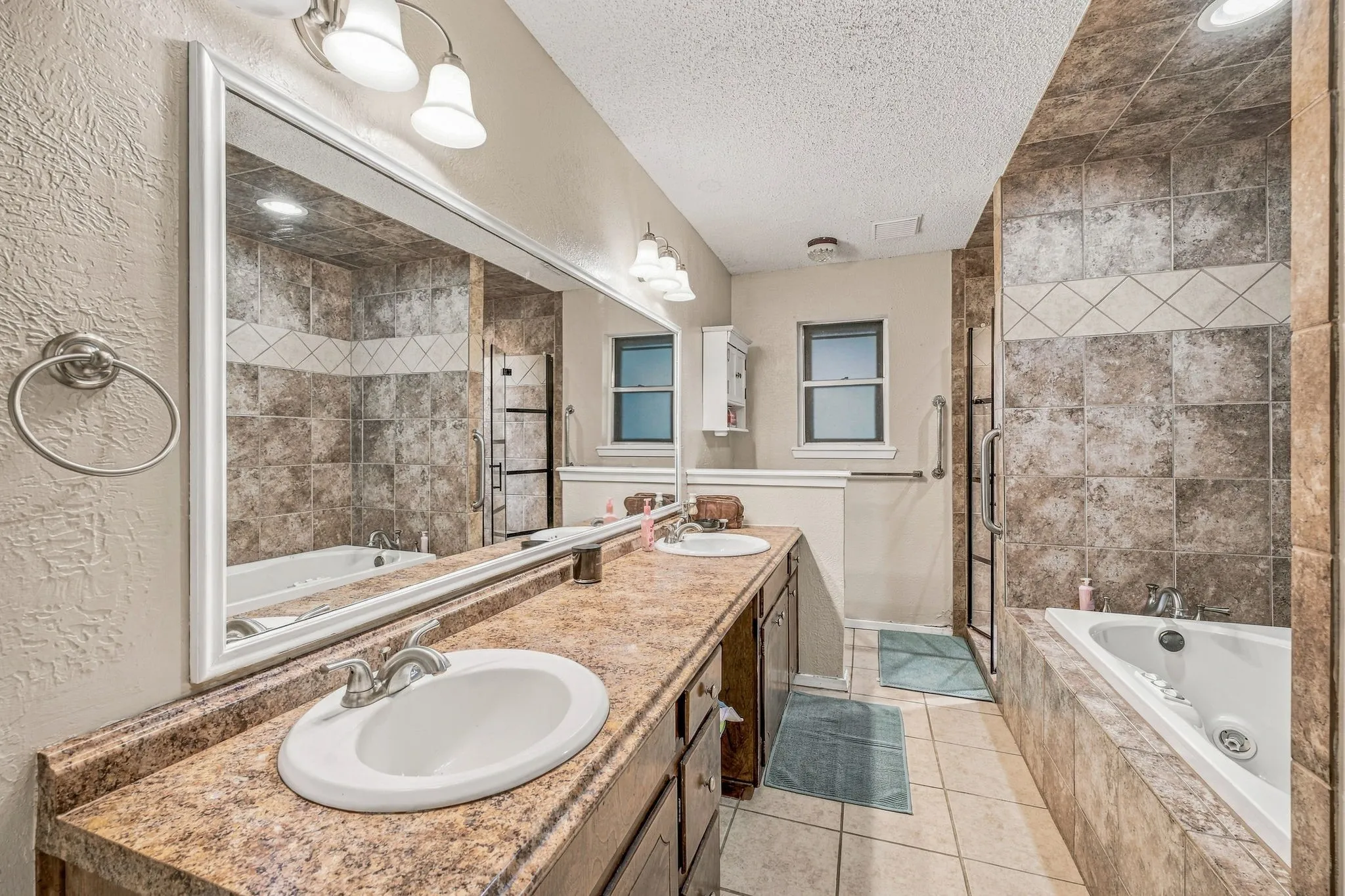 Single Family Residence For Sale in Erath County , 1190 N Charlotte Avenue, Stephenville, Texas 76401, 3 Bedroom, 2 Bathroom, 2 Garage spaces, 2,341 Sqft, built in 1976, mls#21394902, Real Estate Agent in Stephenville, Homes For Sale in Erath county, Homes For Sale in Stephenville, Realtor in Stephenville Texas, Real Estate Brokerage Independent Realty Texas, Luminita Cordes Realtor