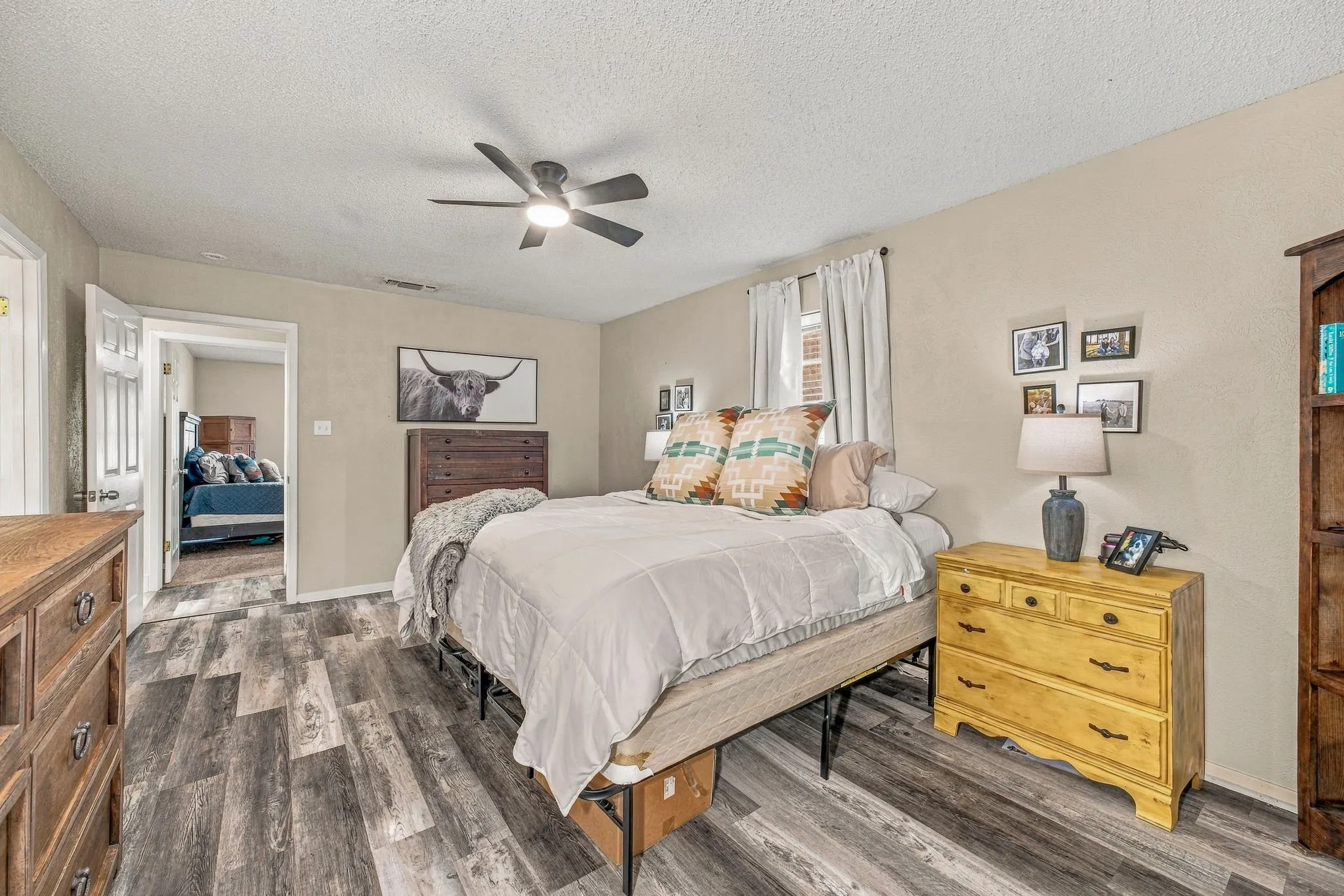 Single Family Residence For Sale in Erath County , 1190 N Charlotte Avenue, Stephenville, Texas 76401, 3 Bedroom, 2 Bathroom, 2 Garage spaces, 2,341 Sqft, built in 1976, mls#21394902, Real Estate Agent in Stephenville, Homes For Sale in Erath county, Homes For Sale in Stephenville, Realtor in Stephenville Texas, Real Estate Brokerage Independent Realty Texas, Luminita Cordes Realtor