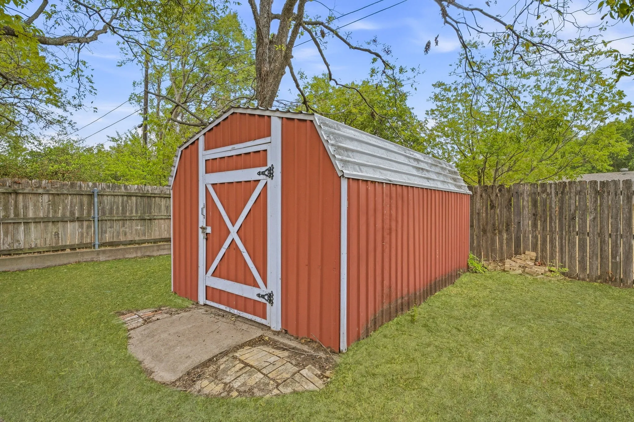 Single Family Residence For Sale in Erath County , 1190 N Charlotte Avenue, Stephenville, Texas 76401, 3 Bedroom, 2 Bathroom, 2 Garage spaces, 2,341 Sqft, built in 1976, mls#21394902, Real Estate Agent in Stephenville, Homes For Sale in Erath county, Homes For Sale in Stephenville, Realtor in Stephenville Texas, Real Estate Brokerage Independent Realty Texas, Luminita Cordes Realtor