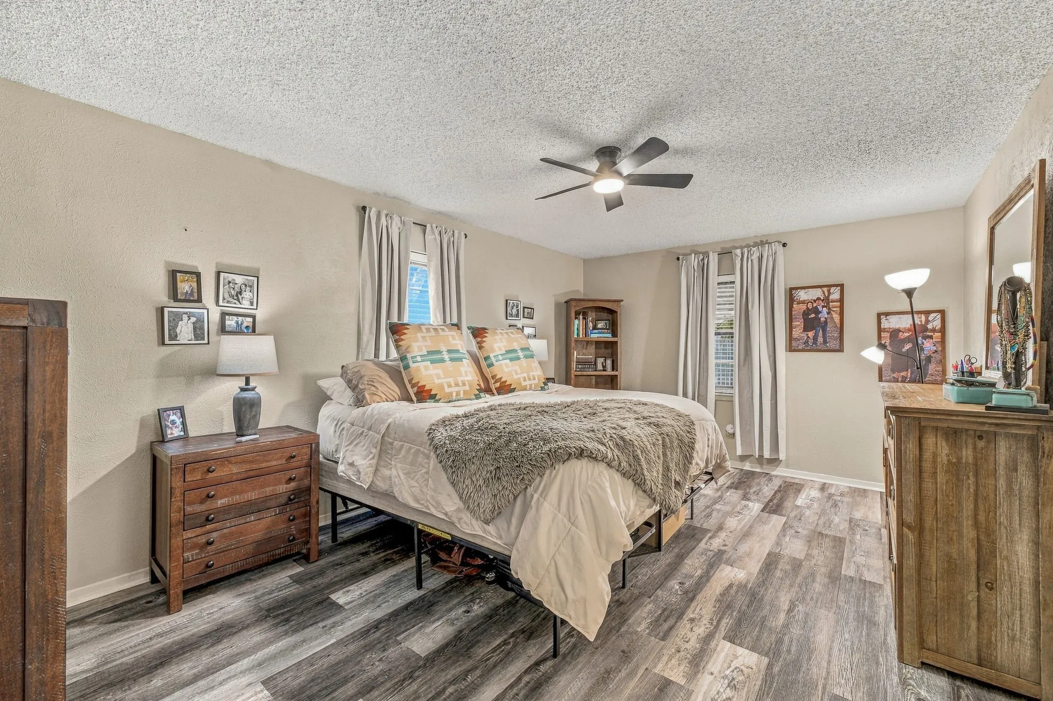 Single Family Residence For Sale in Erath County , 1190 N Charlotte Avenue, Stephenville, Texas 76401, 3 Bedroom, 2 Bathroom, 2 Garage spaces, 2,341 Sqft, built in 1976, mls#21394902, Real Estate Agent in Stephenville, Homes For Sale in Erath county, Homes For Sale in Stephenville, Realtor in Stephenville Texas, Real Estate Brokerage Independent Realty Texas, Luminita Cordes Realtor