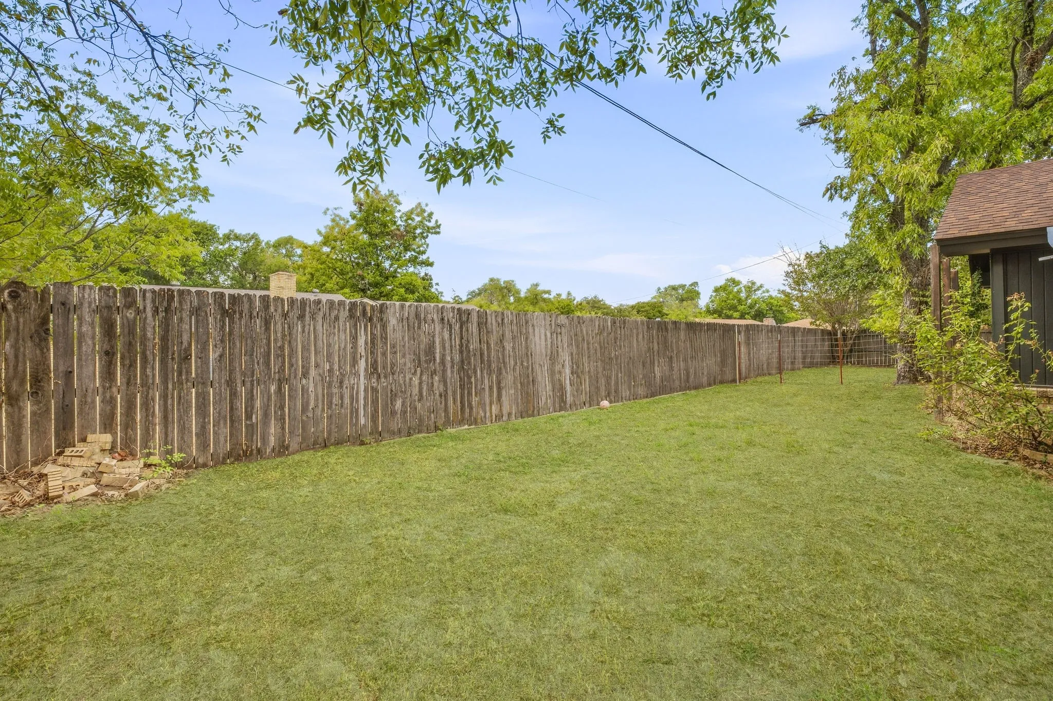 Single Family Residence For Sale in Erath County , 1190 N Charlotte Avenue, Stephenville, Texas 76401, 3 Bedroom, 2 Bathroom, 2 Garage spaces, 2,341 Sqft, built in 1976, mls#21394902, Real Estate Agent in Stephenville, Homes For Sale in Erath county, Homes For Sale in Stephenville, Realtor in Stephenville Texas, Real Estate Brokerage Independent Realty Texas, Luminita Cordes Realtor