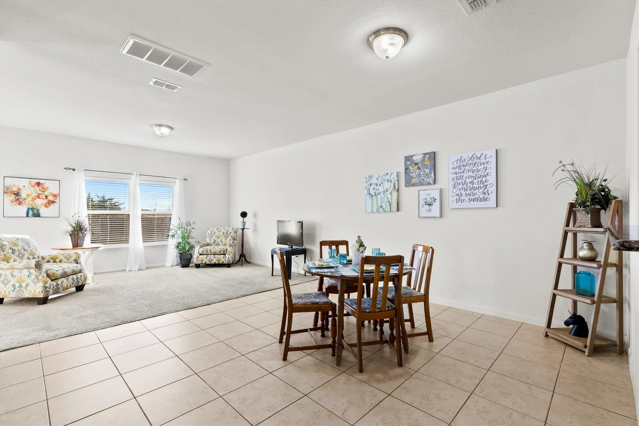Single Family Residence For Sale in Kaufman County , 2112 Foxglove Court, Forney, Texas 75126, 5 Bedroom, 3 Bathroom, 2 Garage spaces, 2,724 Sqft, built in 2014, mls#21394926, Real Estate Agent in Forney, Homes For Sale in Kaufman county, Homes For Sale in Forney, Realtor in Forney Texas, Real Estate Brokerage Independent Realty Texas, Luminita Cordes Realtor