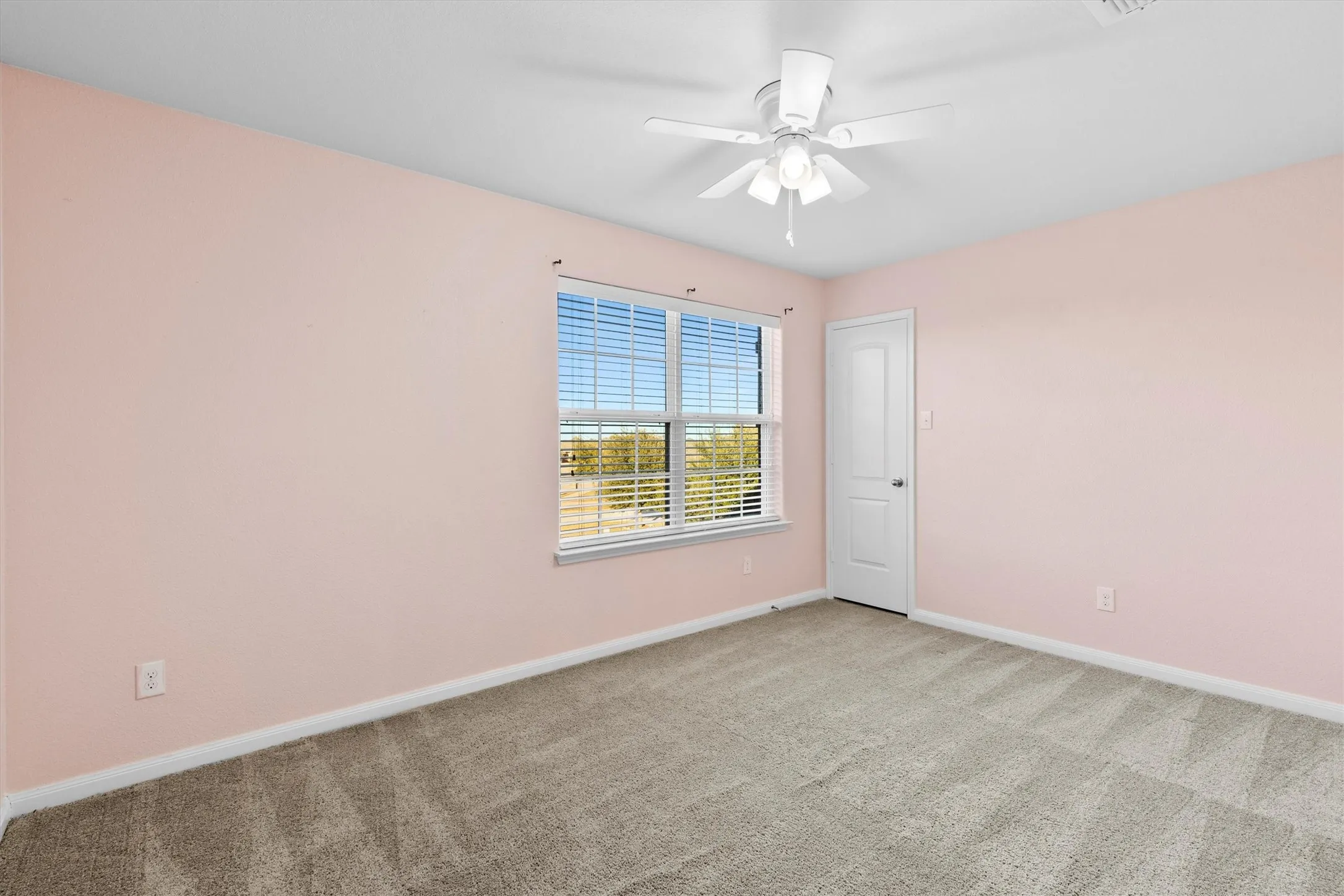 Single Family Residence For Sale in Kaufman County , 2112 Foxglove Court, Forney, Texas 75126, 5 Bedroom, 3 Bathroom, 2 Garage spaces, 2,724 Sqft, built in 2014, mls#21394926, Real Estate Agent in Forney, Homes For Sale in Kaufman county, Homes For Sale in Forney, Realtor in Forney Texas, Real Estate Brokerage Independent Realty Texas, Luminita Cordes Realtor