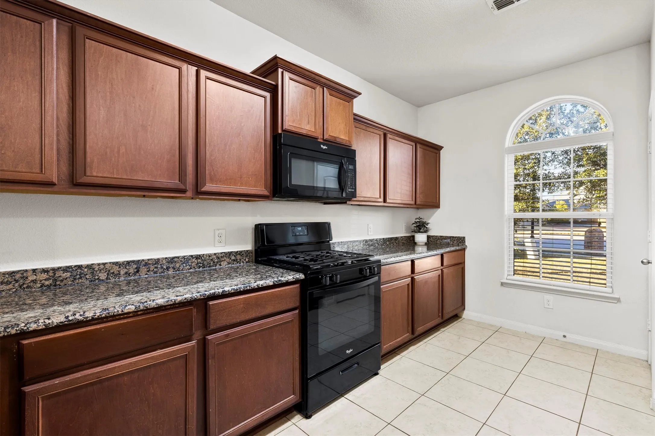Single Family Residence For Sale in Kaufman County , 2112 Foxglove Court, Forney, Texas 75126, 5 Bedroom, 3 Bathroom, 2 Garage spaces, 2,724 Sqft, built in 2014, mls#21394926, Real Estate Agent in Forney, Homes For Sale in Kaufman county, Homes For Sale in Forney, Realtor in Forney Texas, Real Estate Brokerage Independent Realty Texas, Luminita Cordes Realtor