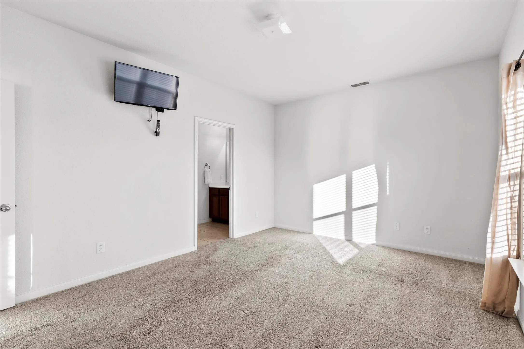 Single Family Residence For Sale in Kaufman County , 2112 Foxglove Court, Forney, Texas 75126, 5 Bedroom, 3 Bathroom, 2 Garage spaces, 2,724 Sqft, built in 2014, mls#21394926, Real Estate Agent in Forney, Homes For Sale in Kaufman county, Homes For Sale in Forney, Realtor in Forney Texas, Real Estate Brokerage Independent Realty Texas, Luminita Cordes Realtor