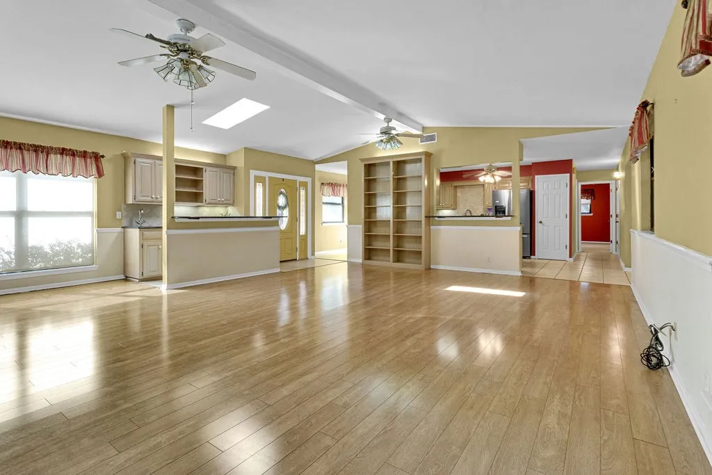 Single Family Residence For Sale in Smith County , 435 Lonestar, Hideaway, Texas 75771, 3 Bedroom, 3 Bathroom, 2 Garage spaces, 2,477 Sqft, built in 1974, mls#21394021, Real Estate Agent in Hideaway, Homes For Sale in Smith county, Homes For Sale in Hideaway, Realtor in Hideaway Texas, Real Estate Brokerage Independent Realty Texas, Luminita Cordes Realtor