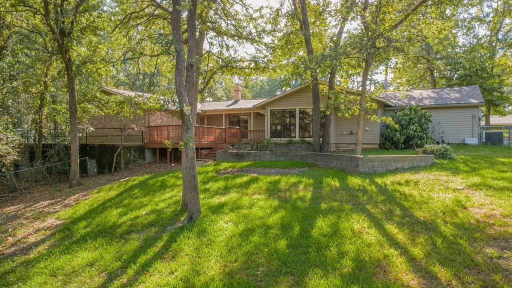 Single Family Residence For Sale in Smith County , 435 Lonestar, Hideaway, Texas 75771, 3 Bedroom, 3 Bathroom, 2 Garage spaces, 2,477 Sqft, built in 1974, mls#21394021, Real Estate Agent in Hideaway, Homes For Sale in Smith county, Homes For Sale in Hideaway, Realtor in Hideaway Texas, Real Estate Brokerage Independent Realty Texas, Luminita Cordes Realtor