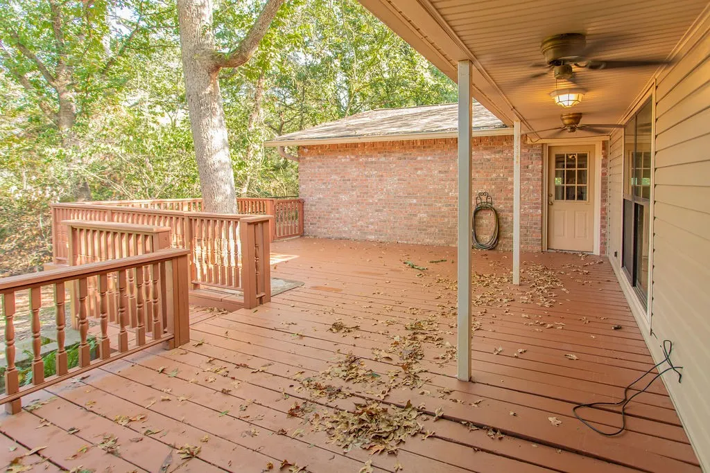 Single Family Residence For Sale in Smith County , 435 Lonestar, Hideaway, Texas 75771, 3 Bedroom, 3 Bathroom, 2 Garage spaces, 2,477 Sqft, built in 1974, mls#21394021, Real Estate Agent in Hideaway, Homes For Sale in Smith county, Homes For Sale in Hideaway, Realtor in Hideaway Texas, Real Estate Brokerage Independent Realty Texas, Luminita Cordes Realtor
