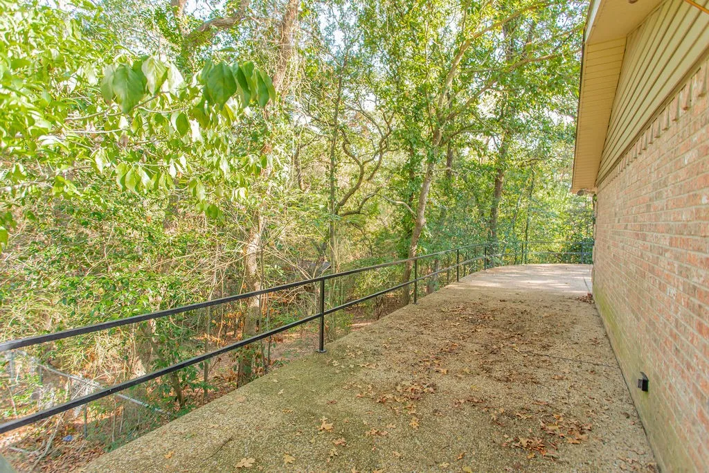 Single Family Residence For Sale in Smith County , 435 Lonestar, Hideaway, Texas 75771, 3 Bedroom, 3 Bathroom, 2 Garage spaces, 2,477 Sqft, built in 1974, mls#21394021, Real Estate Agent in Hideaway, Homes For Sale in Smith county, Homes For Sale in Hideaway, Realtor in Hideaway Texas, Real Estate Brokerage Independent Realty Texas, Luminita Cordes Realtor