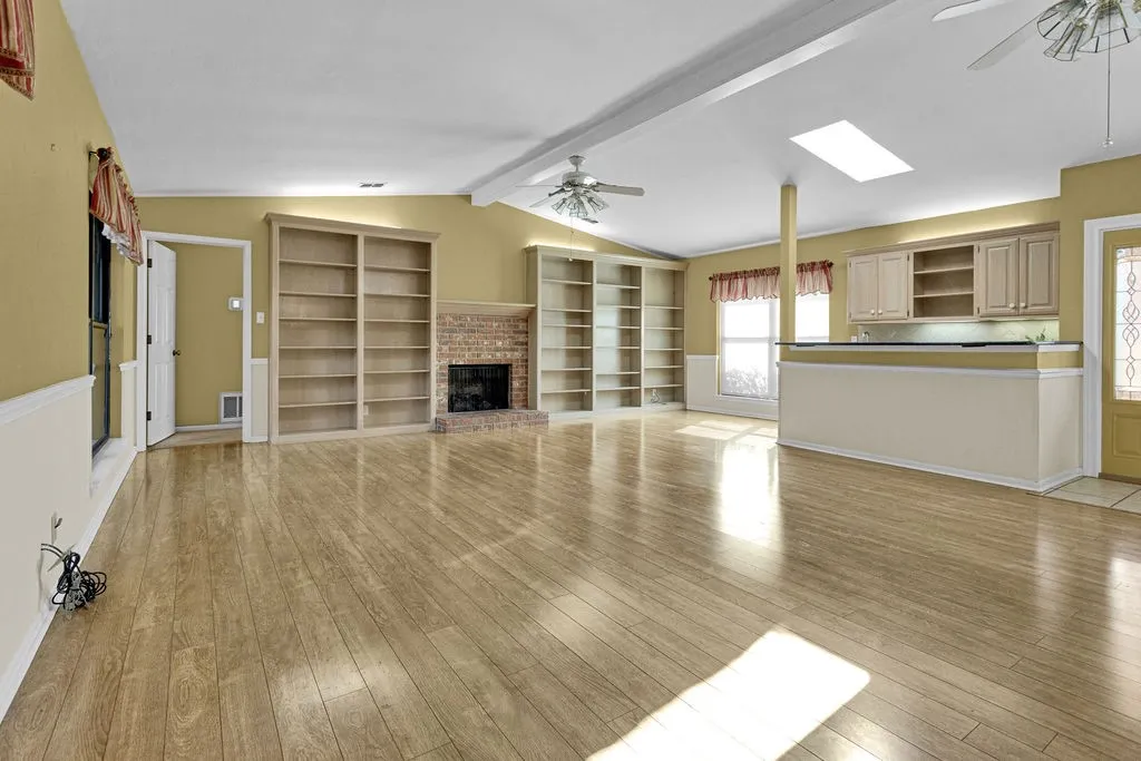 Single Family Residence For Sale in Smith County , 435 Lonestar, Hideaway, Texas 75771, 3 Bedroom, 3 Bathroom, 2 Garage spaces, 2,477 Sqft, built in 1974, mls#21394021, Real Estate Agent in Hideaway, Homes For Sale in Smith county, Homes For Sale in Hideaway, Realtor in Hideaway Texas, Real Estate Brokerage Independent Realty Texas, Luminita Cordes Realtor