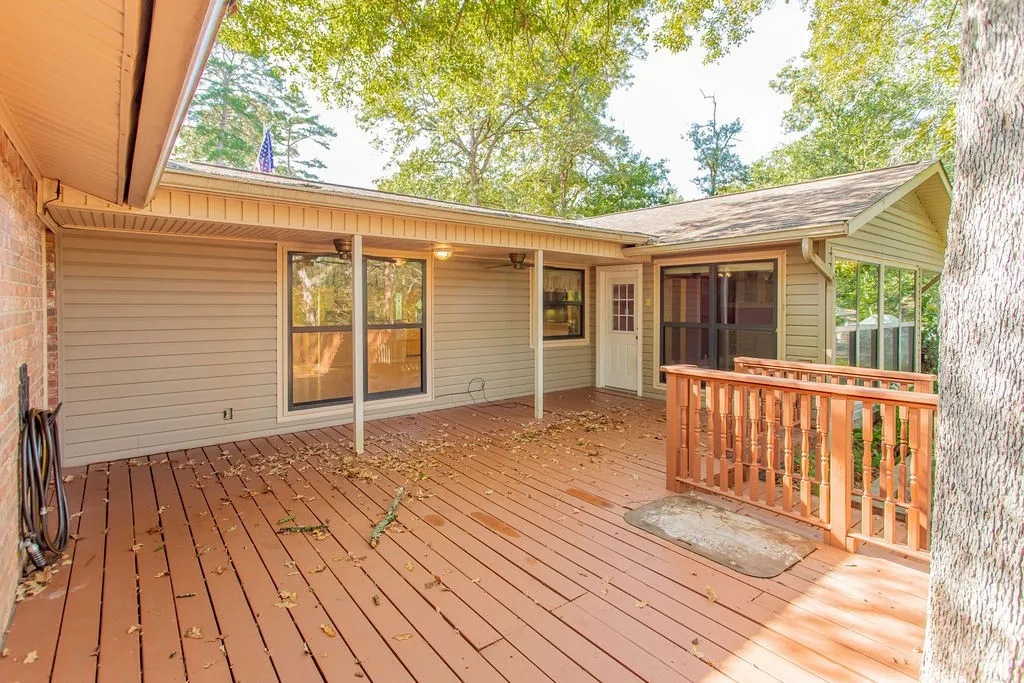 Single Family Residence For Sale in Smith County , 435 Lonestar, Hideaway, Texas 75771, 3 Bedroom, 3 Bathroom, 2 Garage spaces, 2,477 Sqft, built in 1974, mls#21394021, Real Estate Agent in Hideaway, Homes For Sale in Smith county, Homes For Sale in Hideaway, Realtor in Hideaway Texas, Real Estate Brokerage Independent Realty Texas, Luminita Cordes Realtor