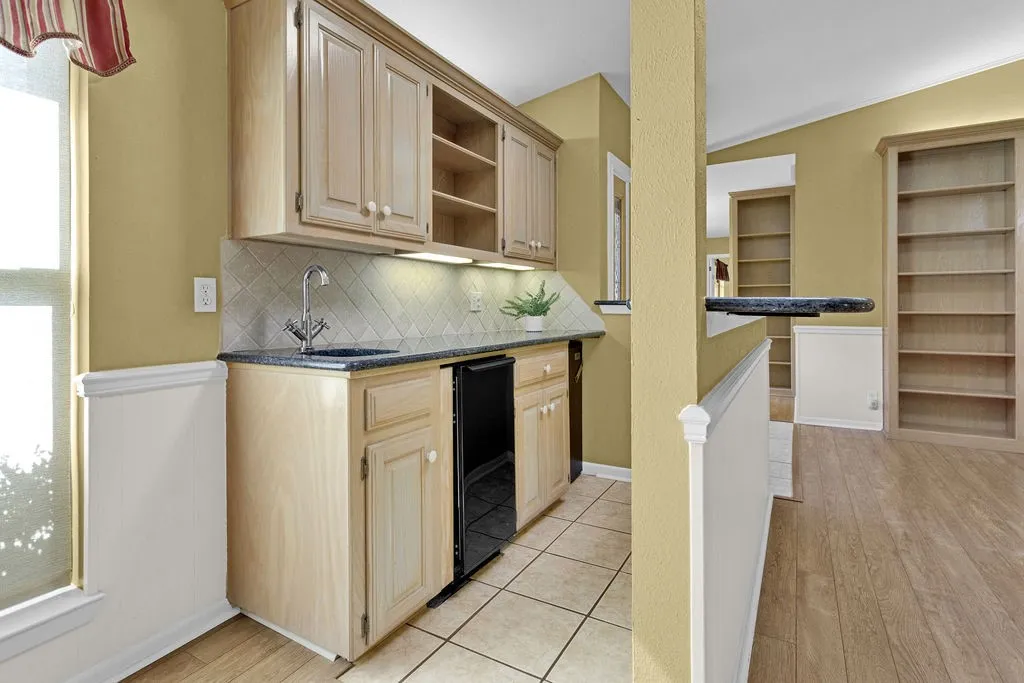 Single Family Residence For Sale in Smith County , 435 Lonestar, Hideaway, Texas 75771, 3 Bedroom, 3 Bathroom, 2 Garage spaces, 2,477 Sqft, built in 1974, mls#21394021, Real Estate Agent in Hideaway, Homes For Sale in Smith county, Homes For Sale in Hideaway, Realtor in Hideaway Texas, Real Estate Brokerage Independent Realty Texas, Luminita Cordes Realtor