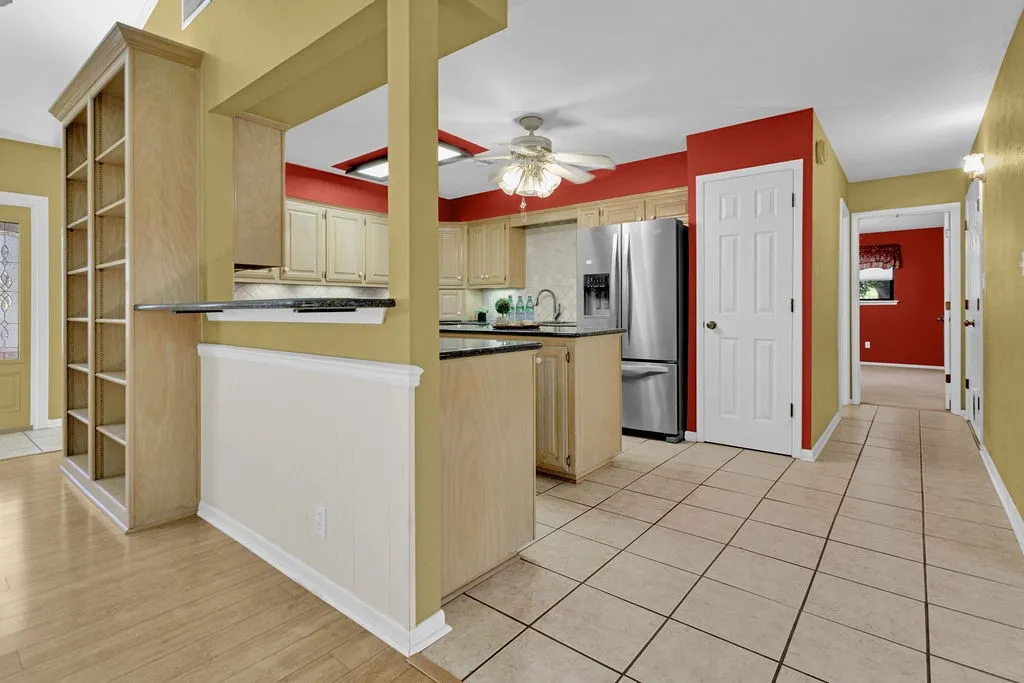 Single Family Residence For Sale in Smith County , 435 Lonestar, Hideaway, Texas 75771, 3 Bedroom, 3 Bathroom, 2 Garage spaces, 2,477 Sqft, built in 1974, mls#21394021, Real Estate Agent in Hideaway, Homes For Sale in Smith county, Homes For Sale in Hideaway, Realtor in Hideaway Texas, Real Estate Brokerage Independent Realty Texas, Luminita Cordes Realtor