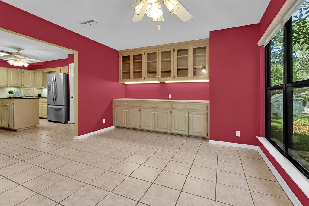 Single Family Residence For Sale in Smith County , 435 Lonestar, Hideaway, Texas 75771, 3 Bedroom, 3 Bathroom, 2 Garage spaces, 2,477 Sqft, built in 1974, mls#21394021, Real Estate Agent in Hideaway, Homes For Sale in Smith county, Homes For Sale in Hideaway, Realtor in Hideaway Texas, Real Estate Brokerage Independent Realty Texas, Luminita Cordes Realtor