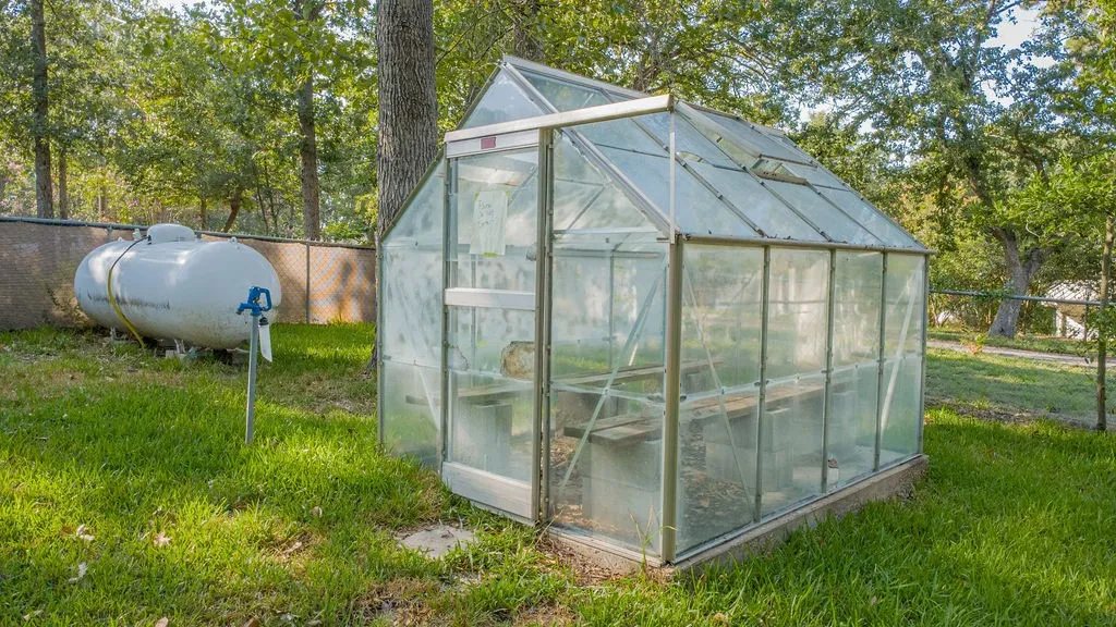 Single Family Residence For Sale in Smith County , 435 Lonestar, Hideaway, Texas 75771, 3 Bedroom, 3 Bathroom, 2 Garage spaces, 2,477 Sqft, built in 1974, mls#21394021, Real Estate Agent in Hideaway, Homes For Sale in Smith county, Homes For Sale in Hideaway, Realtor in Hideaway Texas, Real Estate Brokerage Independent Realty Texas, Luminita Cordes Realtor