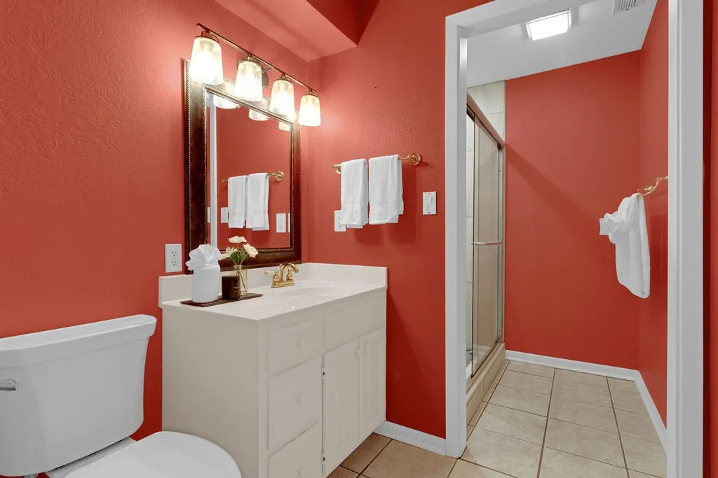 Single Family Residence For Sale in Smith County , 435 Lonestar, Hideaway, Texas 75771, 3 Bedroom, 3 Bathroom, 2 Garage spaces, 2,477 Sqft, built in 1974, mls#21394021, Real Estate Agent in Hideaway, Homes For Sale in Smith county, Homes For Sale in Hideaway, Realtor in Hideaway Texas, Real Estate Brokerage Independent Realty Texas, Luminita Cordes Realtor