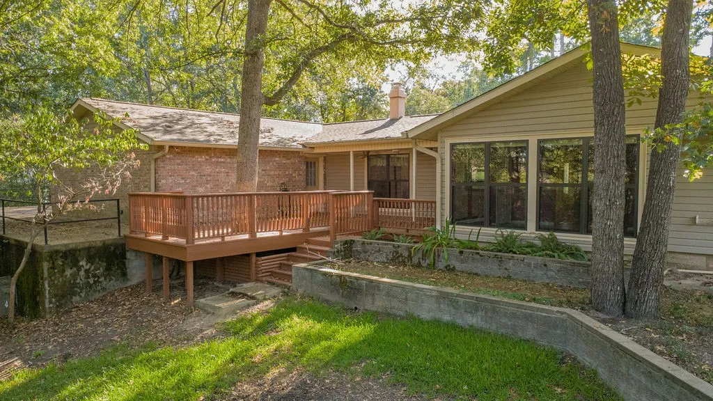Single Family Residence For Sale in Smith County , 435 Lonestar, Hideaway, Texas 75771, 3 Bedroom, 3 Bathroom, 2 Garage spaces, 2,477 Sqft, built in 1974, mls#21394021, Real Estate Agent in Hideaway, Homes For Sale in Smith county, Homes For Sale in Hideaway, Realtor in Hideaway Texas, Real Estate Brokerage Independent Realty Texas, Luminita Cordes Realtor