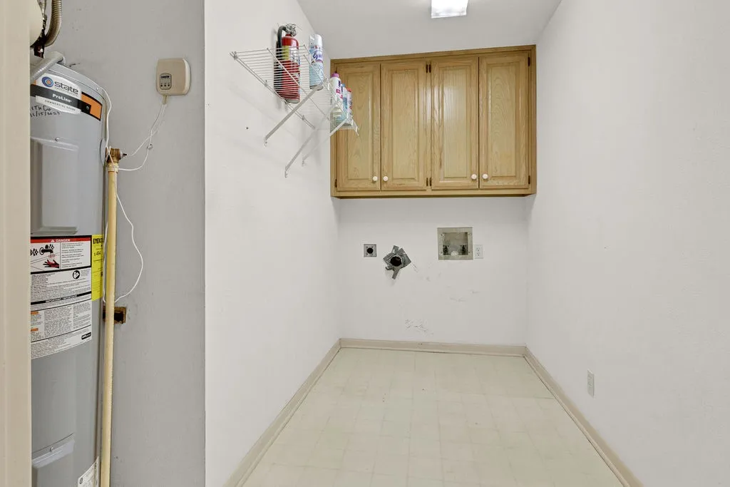 Single Family Residence For Sale in Smith County , 435 Lonestar, Hideaway, Texas 75771, 3 Bedroom, 3 Bathroom, 2 Garage spaces, 2,477 Sqft, built in 1974, mls#21394021, Real Estate Agent in Hideaway, Homes For Sale in Smith county, Homes For Sale in Hideaway, Realtor in Hideaway Texas, Real Estate Brokerage Independent Realty Texas, Luminita Cordes Realtor