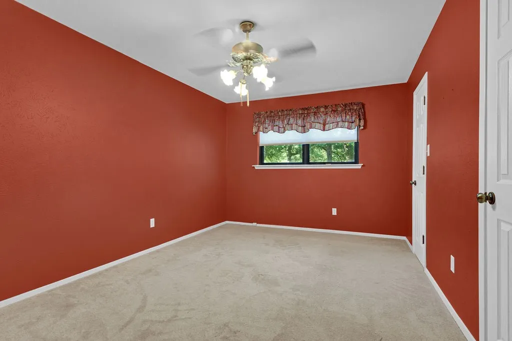 Single Family Residence For Sale in Smith County , 435 Lonestar, Hideaway, Texas 75771, 3 Bedroom, 3 Bathroom, 2 Garage spaces, 2,477 Sqft, built in 1974, mls#21394021, Real Estate Agent in Hideaway, Homes For Sale in Smith county, Homes For Sale in Hideaway, Realtor in Hideaway Texas, Real Estate Brokerage Independent Realty Texas, Luminita Cordes Realtor