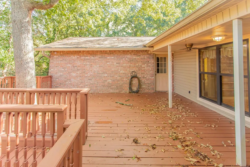Single Family Residence For Sale in Smith County , 435 Lonestar, Hideaway, Texas 75771, 3 Bedroom, 3 Bathroom, 2 Garage spaces, 2,477 Sqft, built in 1974, mls#21394021, Real Estate Agent in Hideaway, Homes For Sale in Smith county, Homes For Sale in Hideaway, Realtor in Hideaway Texas, Real Estate Brokerage Independent Realty Texas, Luminita Cordes Realtor