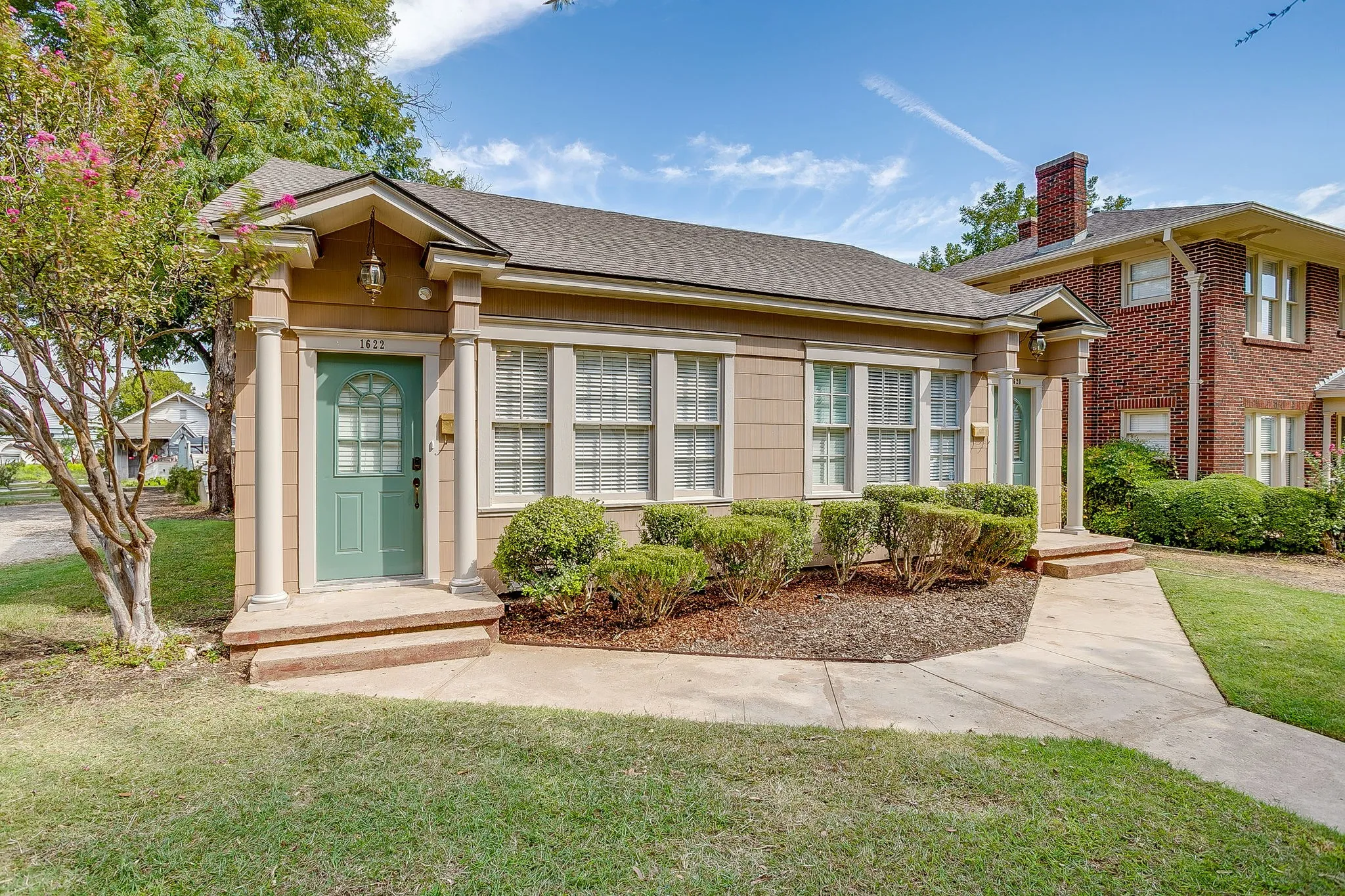 Duplex For Rent in Tarrant County , 1622 Mistletoe Boulevard, Fort Worth, Texas 76104, 1 Bedroom, 1 Bathroom, Garage spaces, 900 Sqft, built in 1928, mls#21395080, Real Estate Agent in Fort Worth, Homes For Rent in Tarrant county, Homes For Rent in Fort Worth, Realtor in Fort Worth Texas, Real Estate Brokerage Independent Realty Texas, Luminita Cordes Realtor