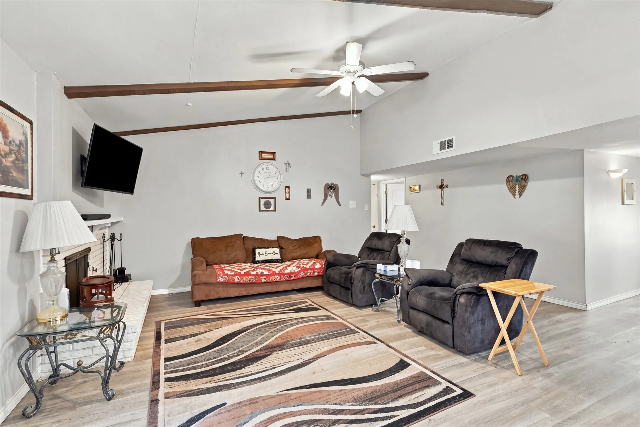 Single Family Residence For Sale in Denton County , 1444 Applegate Drive, Lewisville, Texas 75067, 3 Bedroom, 2 Bathroom, 2 Garage spaces, 1,520 Sqft, built in 1972, mls#21395058, Real Estate Agent in Lewisville, Homes For Sale in Denton county, Homes For Sale in Lewisville, Realtor in Lewisville Texas, Real Estate Brokerage Independent Realty Texas, Luminita Cordes Realtor