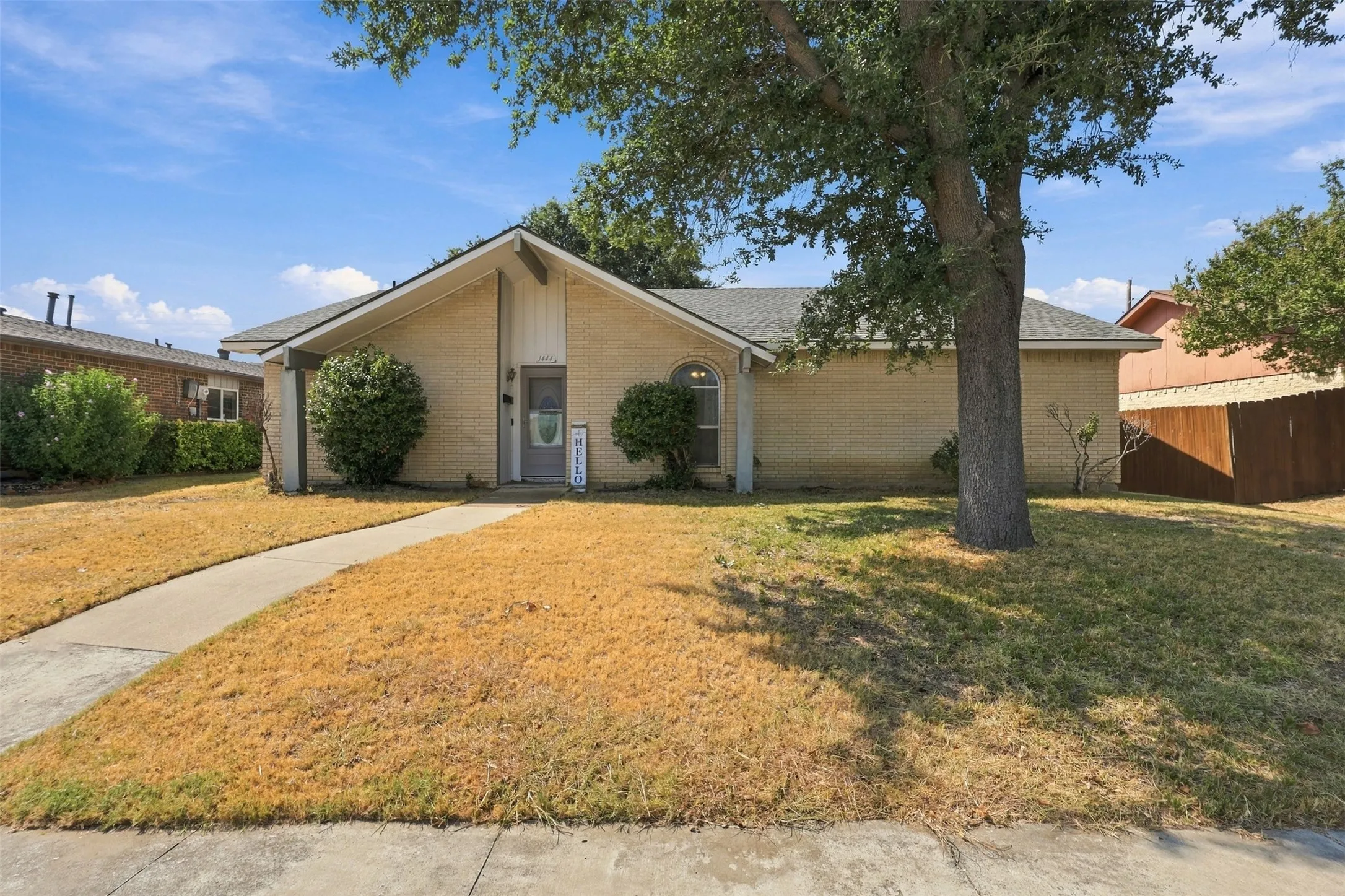 Single Family Residence For Sale in Denton County , 1444 Applegate Drive, Lewisville, Texas 75067, 3 Bedroom, 2 Bathroom, 2 Garage spaces, 1,520 Sqft, built in 1972, mls#21395058, Real Estate Agent in Lewisville, Homes For Sale in Denton county, Homes For Sale in Lewisville, Realtor in Lewisville Texas, Real Estate Brokerage Independent Realty Texas, Luminita Cordes Realtor