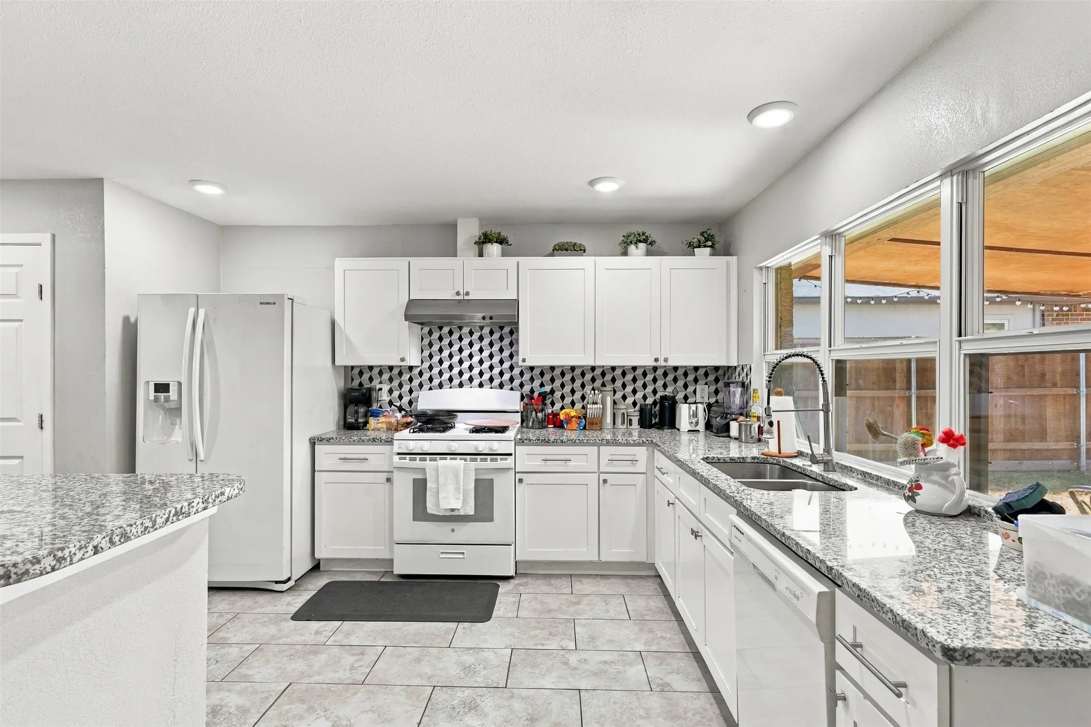 Single Family Residence For Sale in Denton County , 1444 Applegate Drive, Lewisville, Texas 75067, 3 Bedroom, 2 Bathroom, 2 Garage spaces, 1,520 Sqft, built in 1972, mls#21395058, Real Estate Agent in Lewisville, Homes For Sale in Denton county, Homes For Sale in Lewisville, Realtor in Lewisville Texas, Real Estate Brokerage Independent Realty Texas, Luminita Cordes Realtor